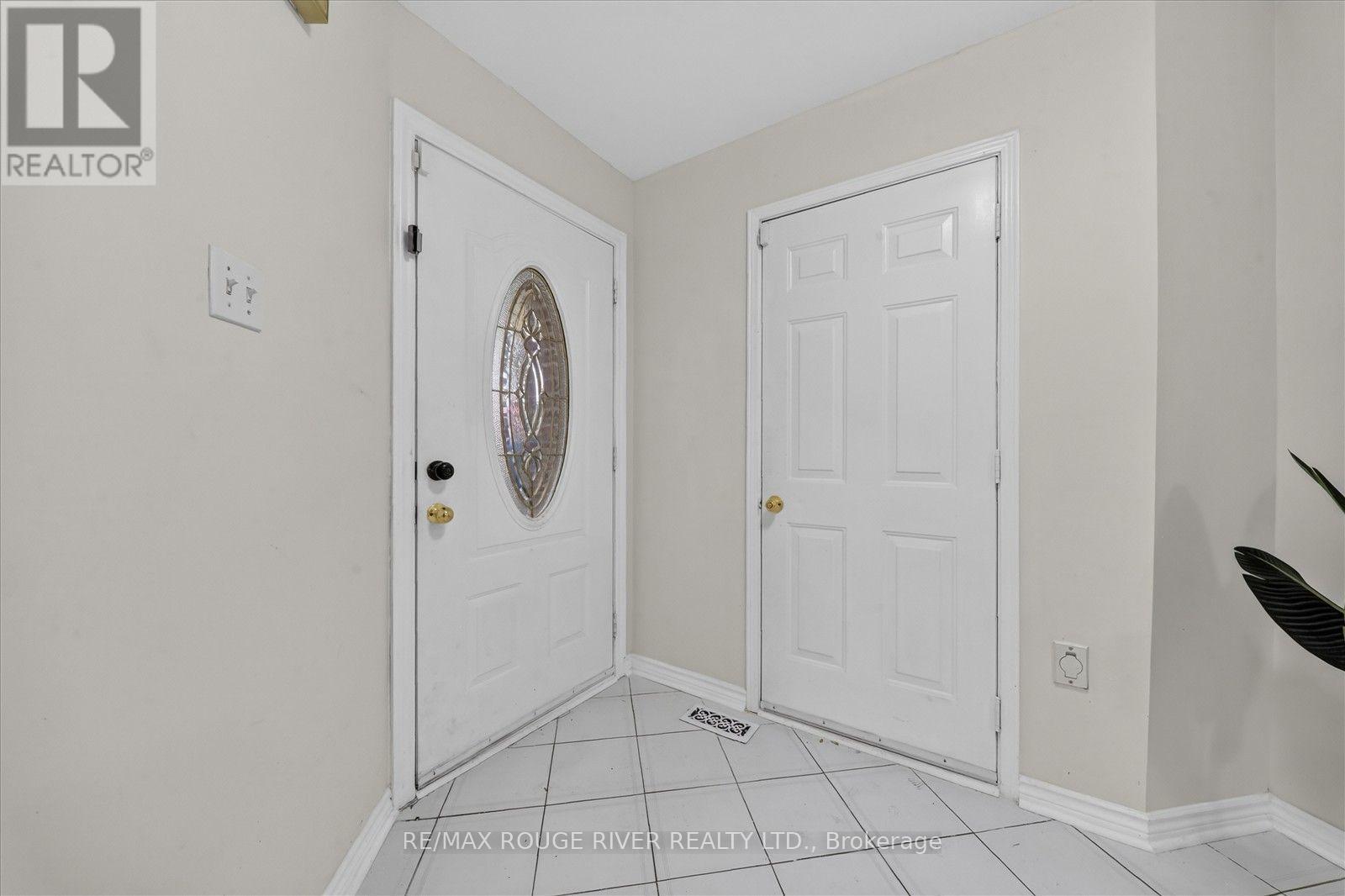 211 Ponymeadow Terrace, Toronto, Ontario  M1C 4W2 - Photo 5 - E13852274