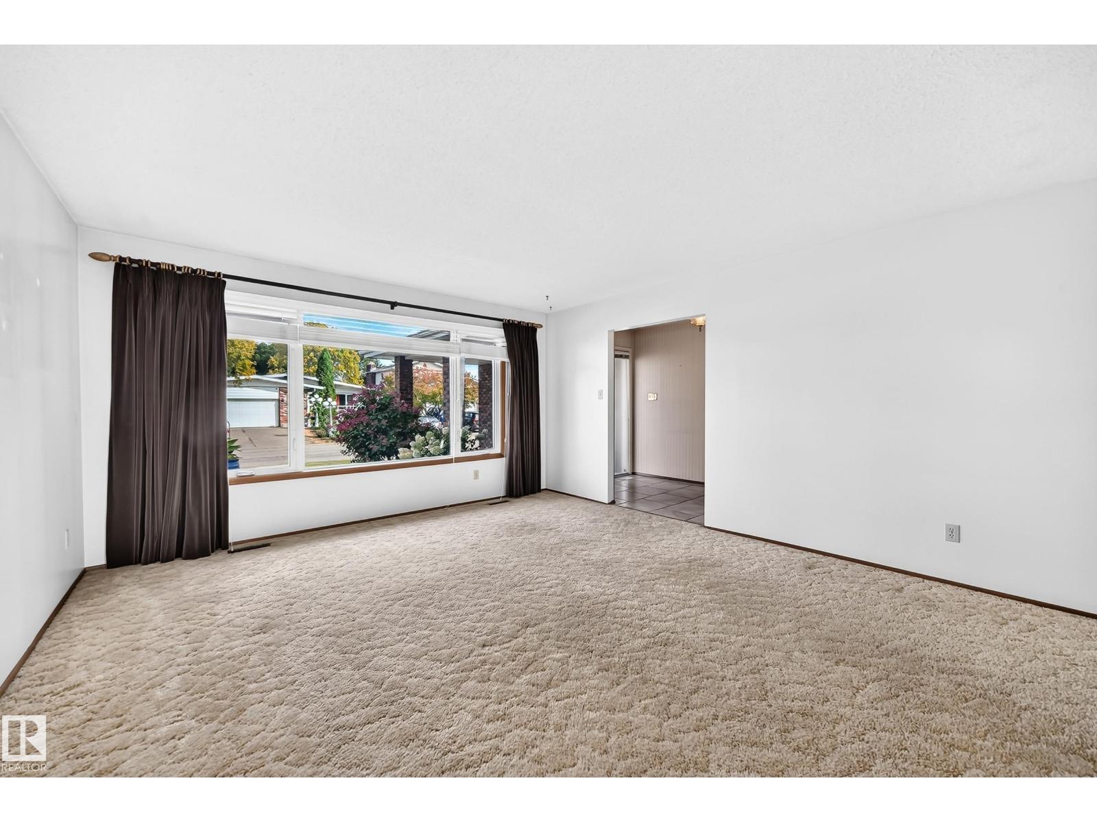 7355 18 AV NW