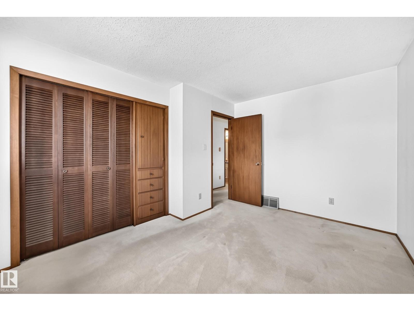 7355 18 AV NW