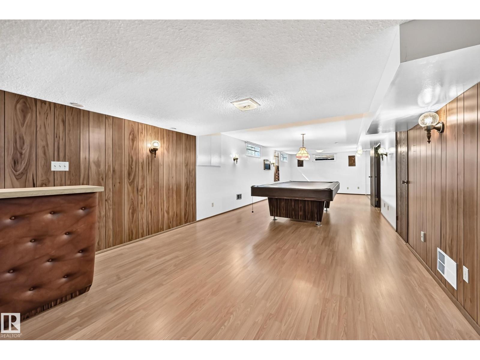 7355 18 AV NW