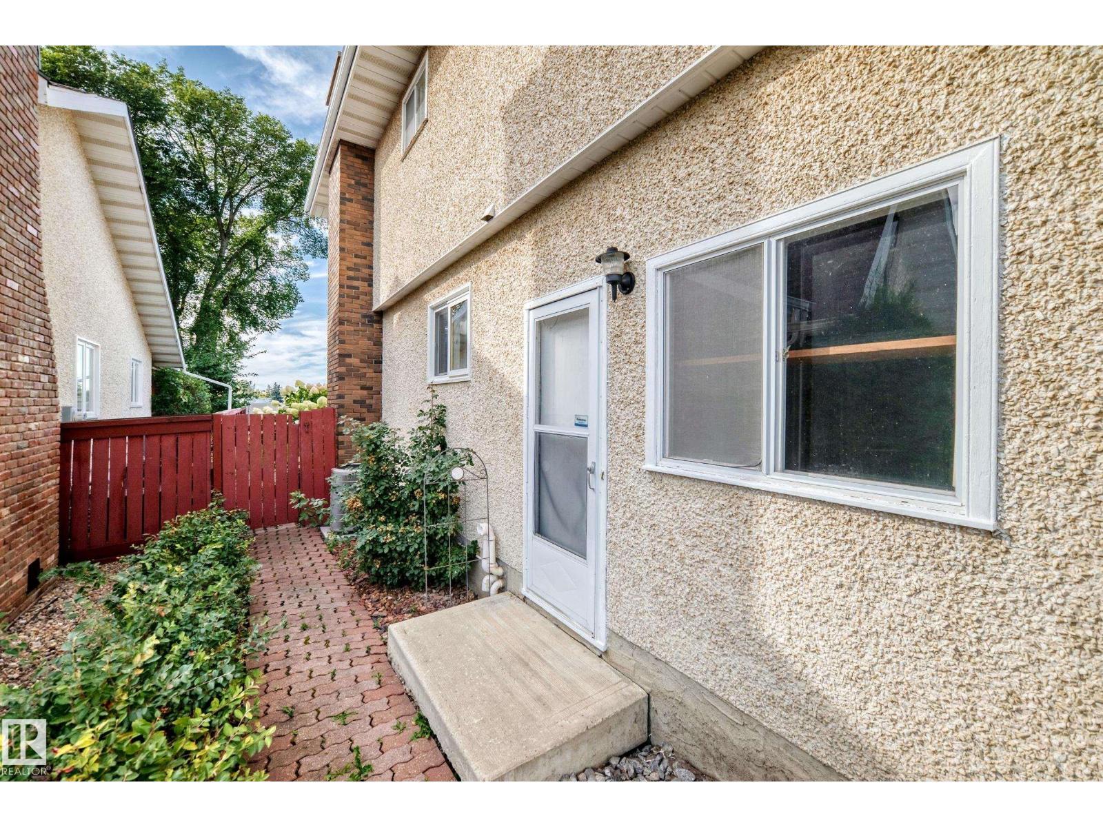 7355 18 AV NW