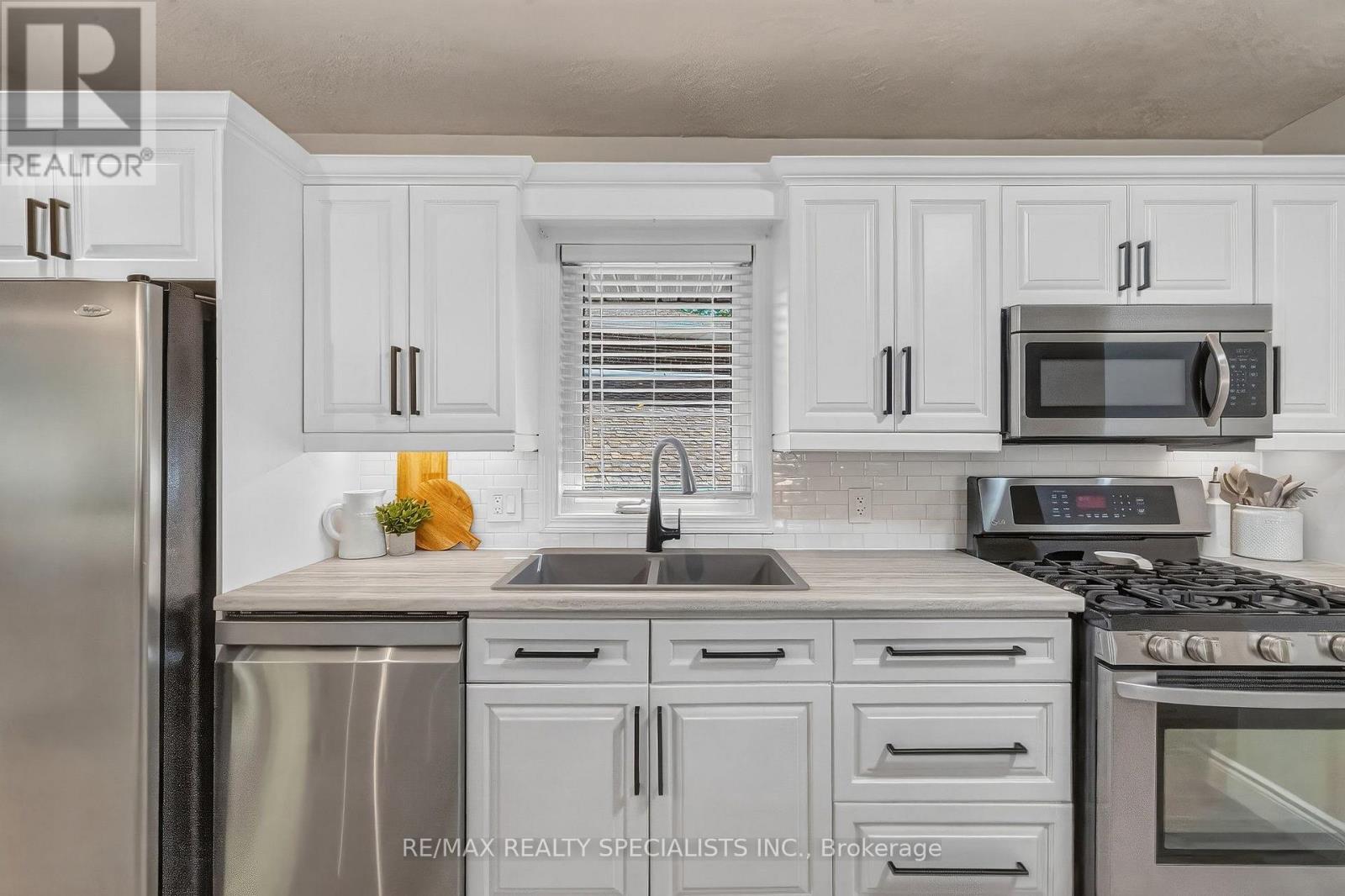 70 Duncairn Avenue, Kitchener, Ontario  N2M 4S4 - Photo 12 - X13852288
