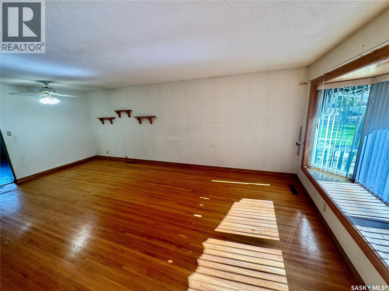 3726 Normandy Avenue, Regina, Saskatchewan  S4S 0X9 - Photo 3 - SK050099