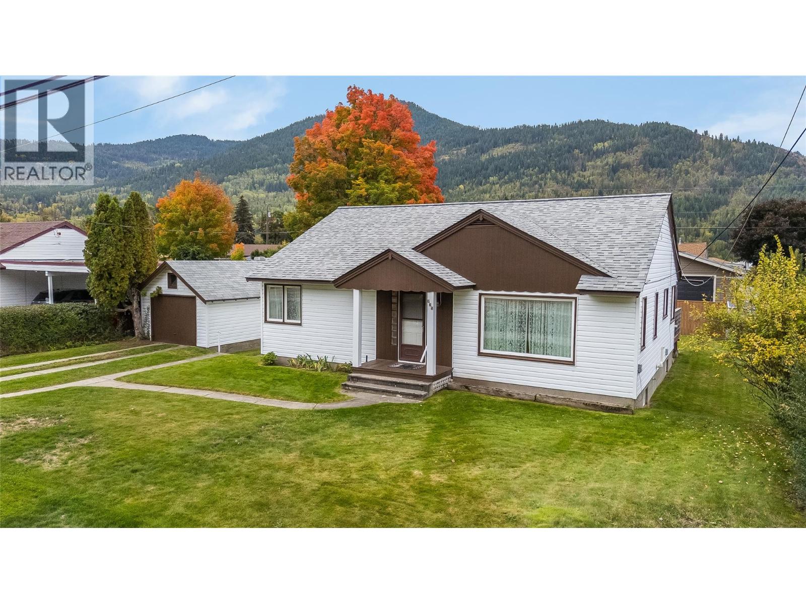 735 10th Avenue, Montrose, British Columbia