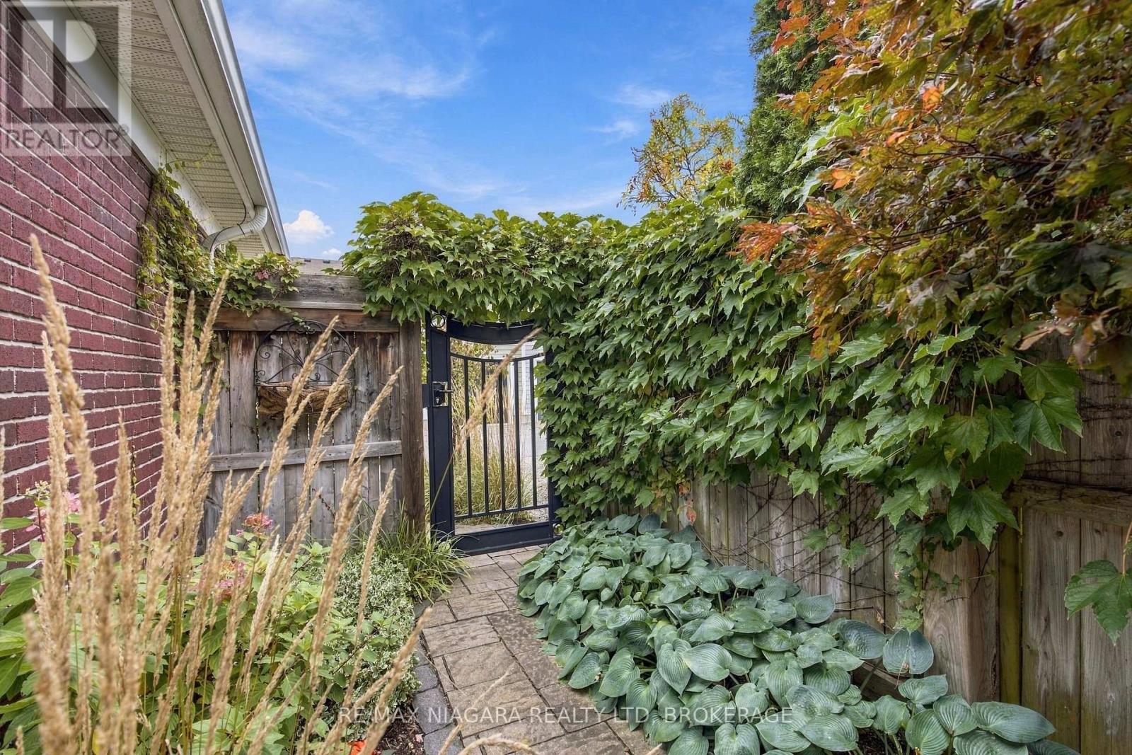 4 Blackbird Street, Niagara-On-The-Lake, Ontario  L0S 1J0 - Photo 7 - X13852296