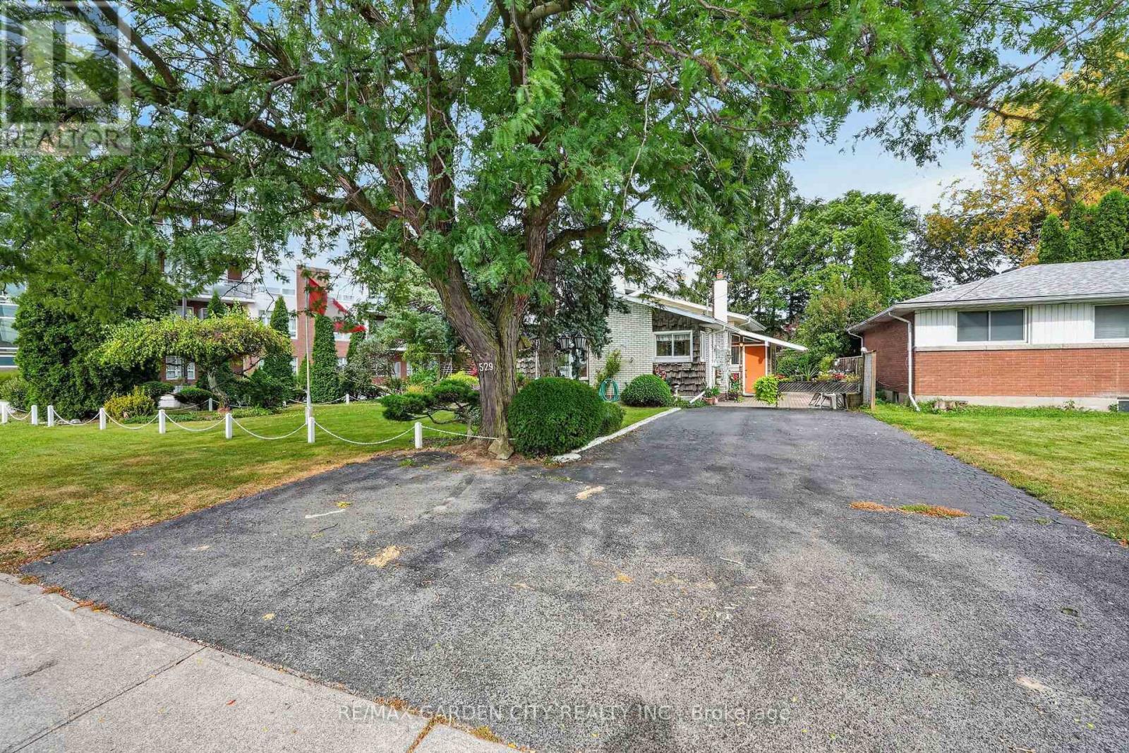 529 Carlton Street, St. Catharines, Ontario  L2M 4X6 - Photo 2 - X13852304