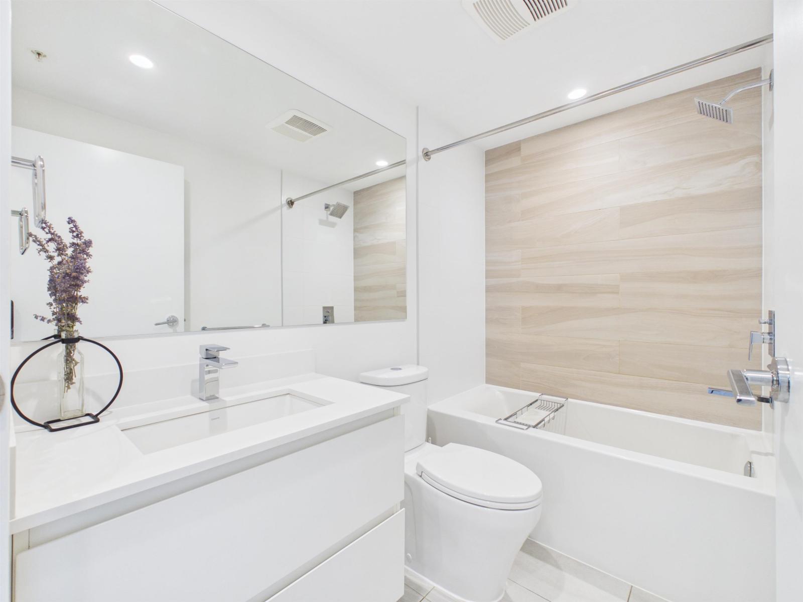 2603 13615 FRASER HIGHWAY, Surrey, British Columbia
