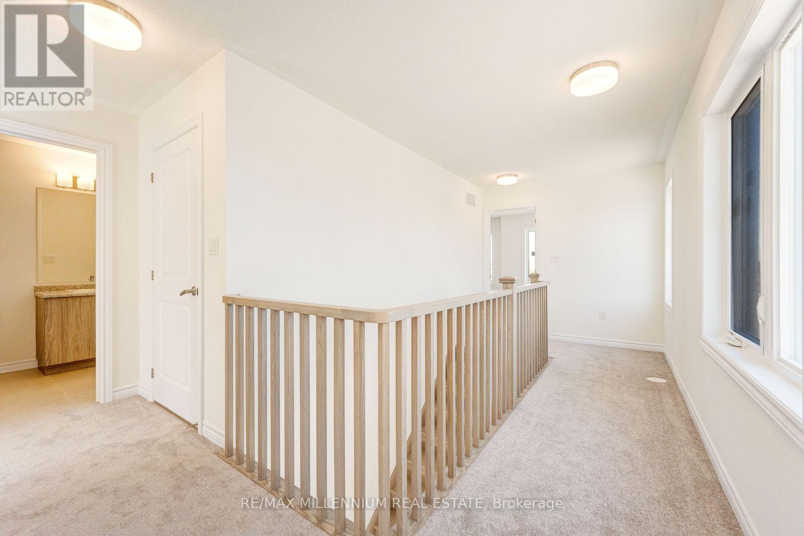 UPPER - 34 THORNBIRD CRESCENT