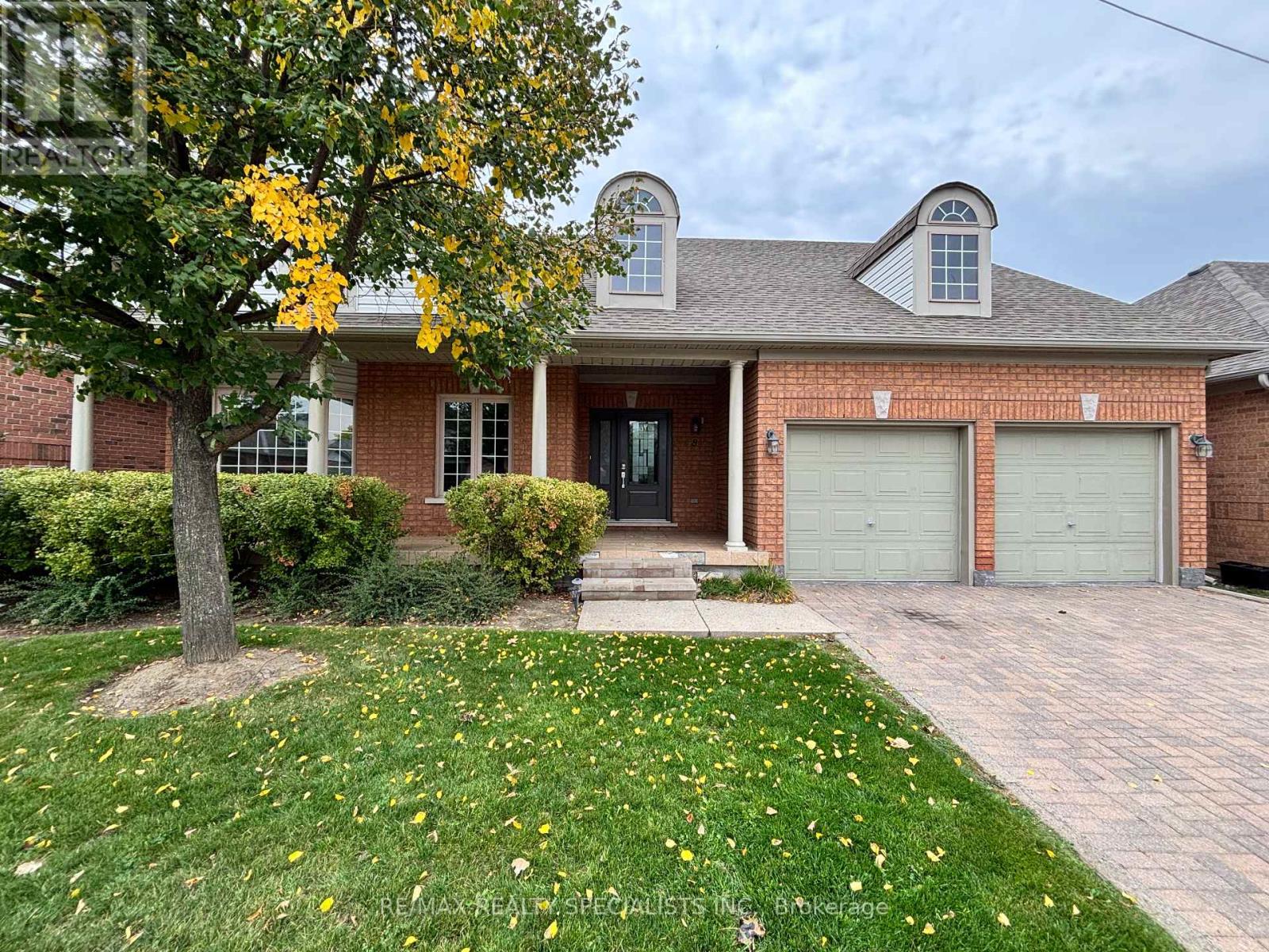 8 YORKWOOD TRAIL, Brampton, Ontario