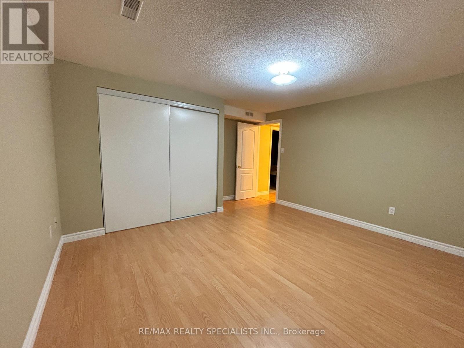 8 Yorkwood Trail, Brampton, Ontario  L6R 3J3 - Photo 23 - W13852314