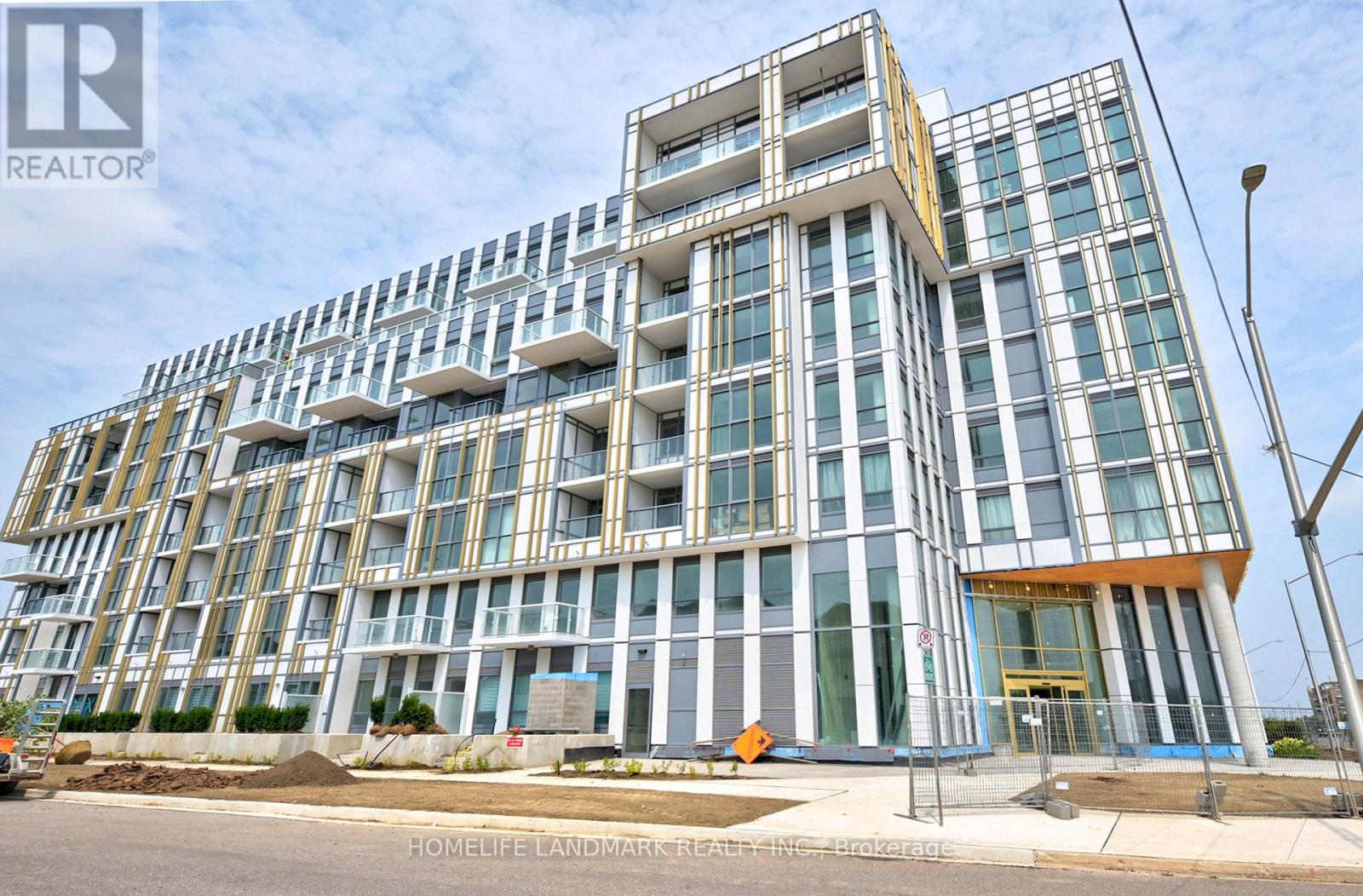 720 - 1005 DUNDAS STREET E