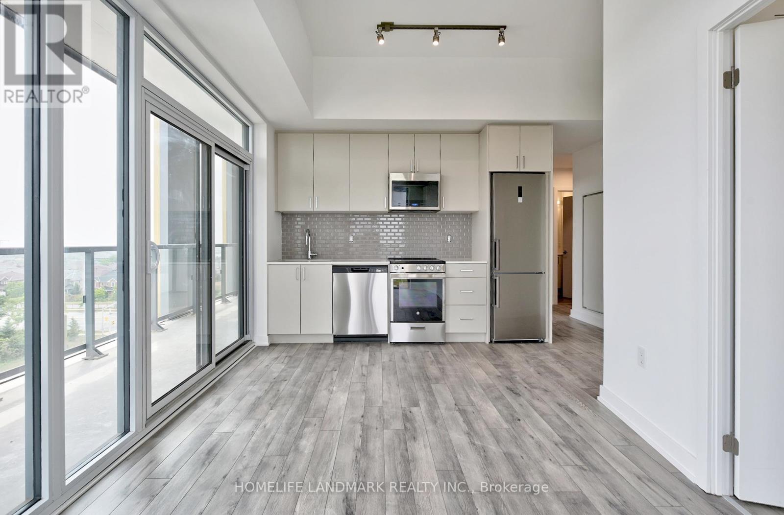720 - 1005 Dundas Street E, Oakville, Ontario  L6H 8C7 - Photo 3 - W13852318