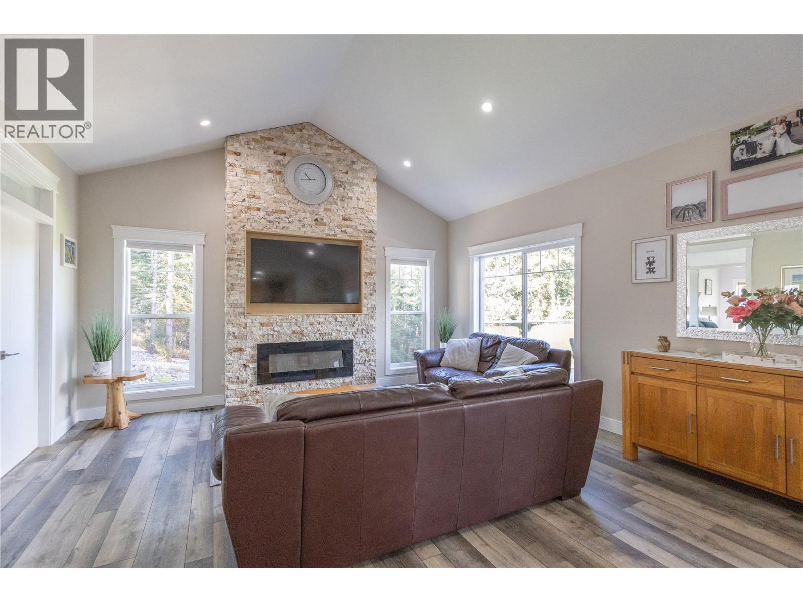 4006 Coachwood Close, Coldstream, British Columbia  V1B 3Y4 - Photo 28 - 10402466