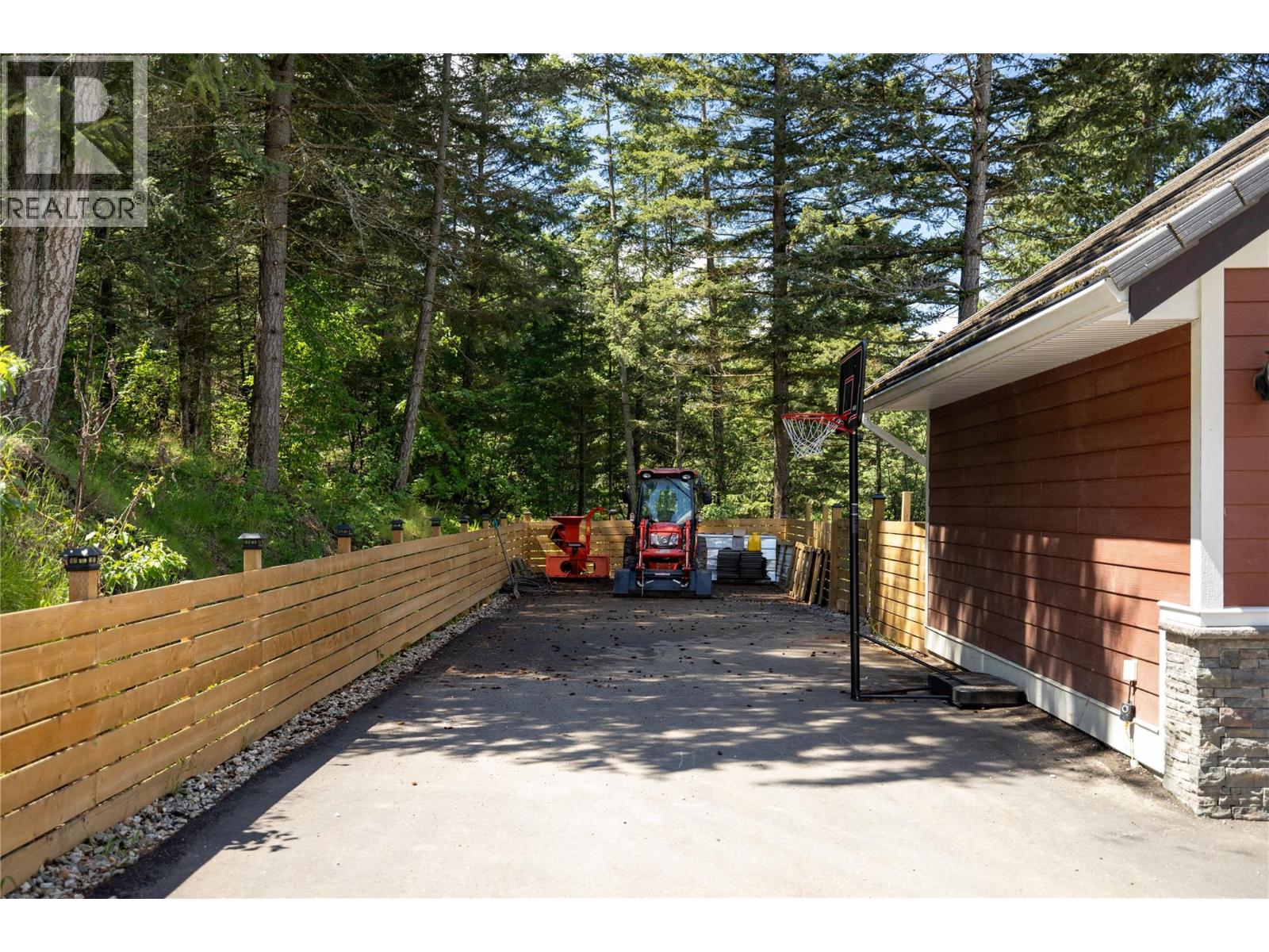 4006 Coachwood Close, Coldstream, British Columbia  V1B 3Y4 - Photo 11 - 10402466