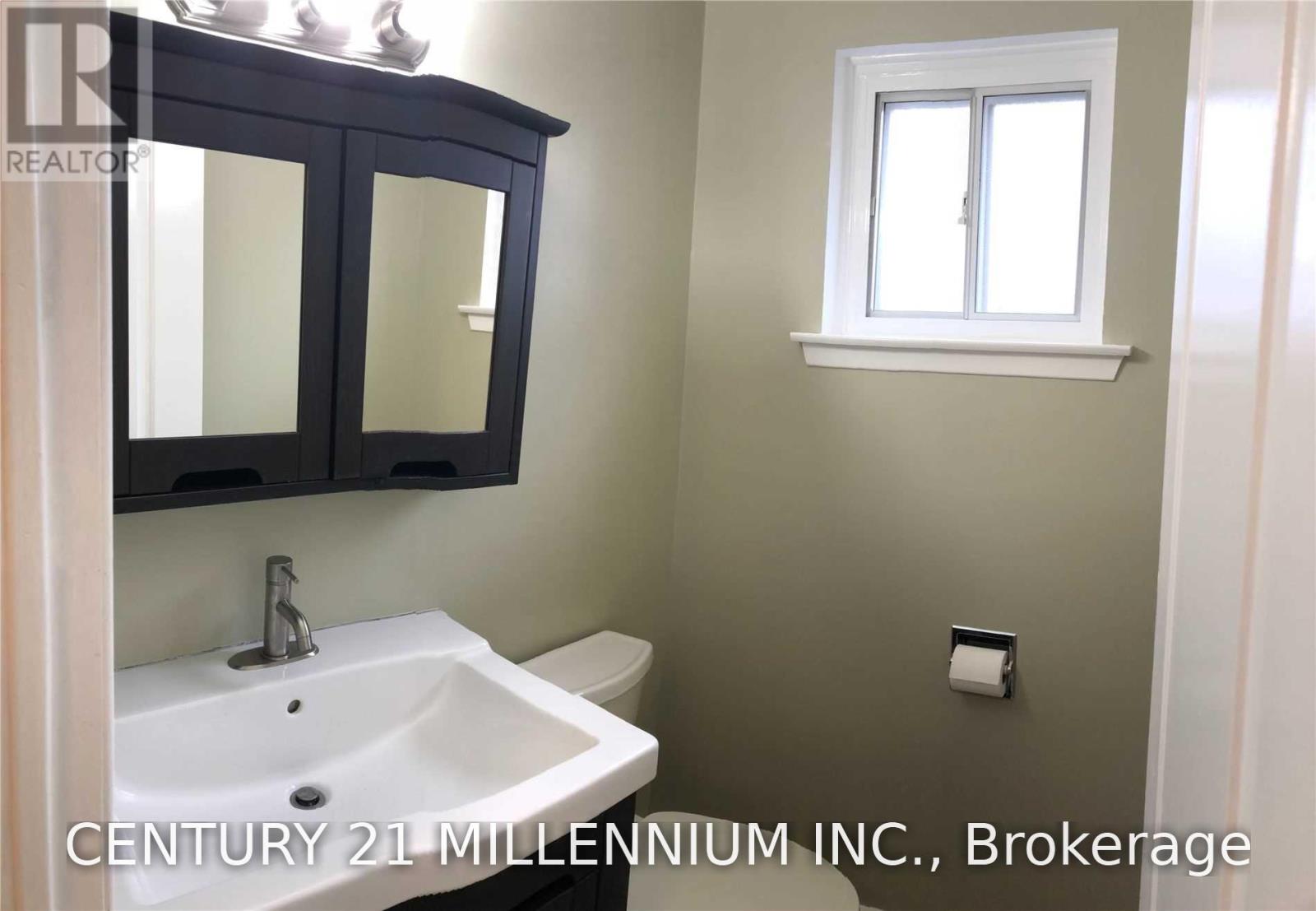 8 Sutherland Avenue, Brampton, Ontario  L6V 2H4 - Photo 16 - W13850914