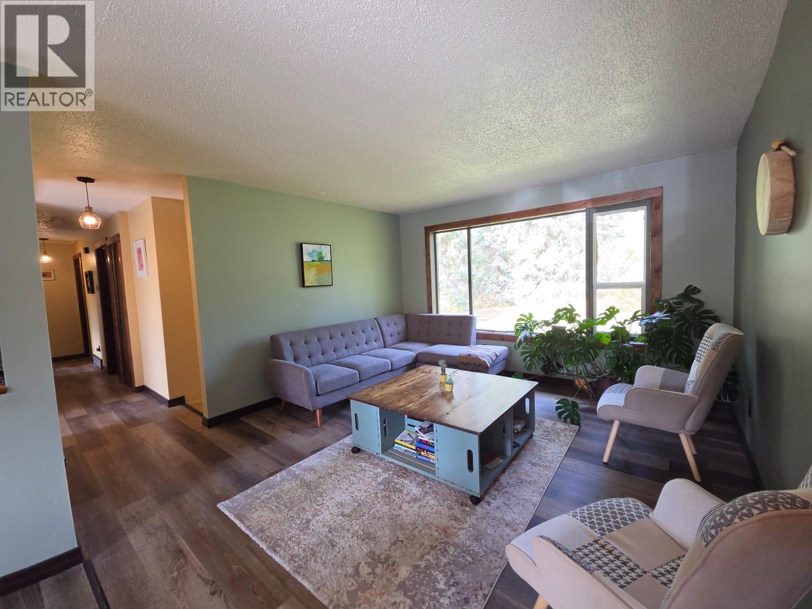 6082 Centennial Road W