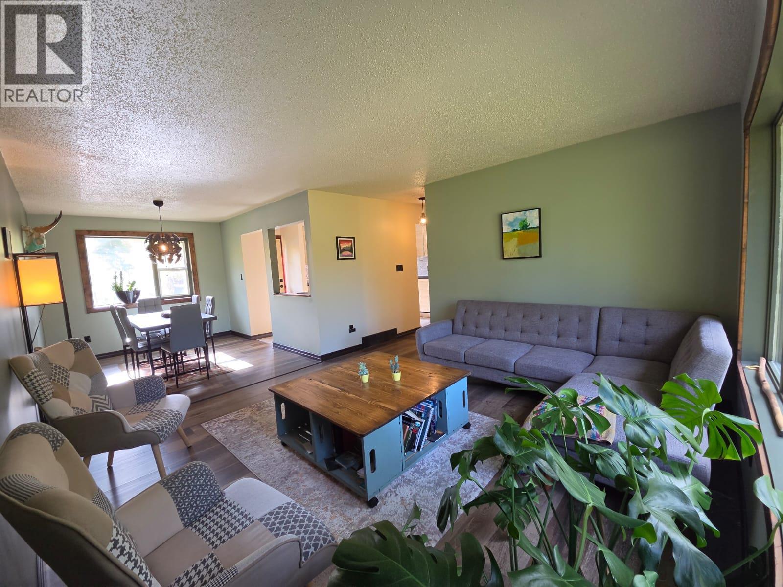 6082 Centennial Road W