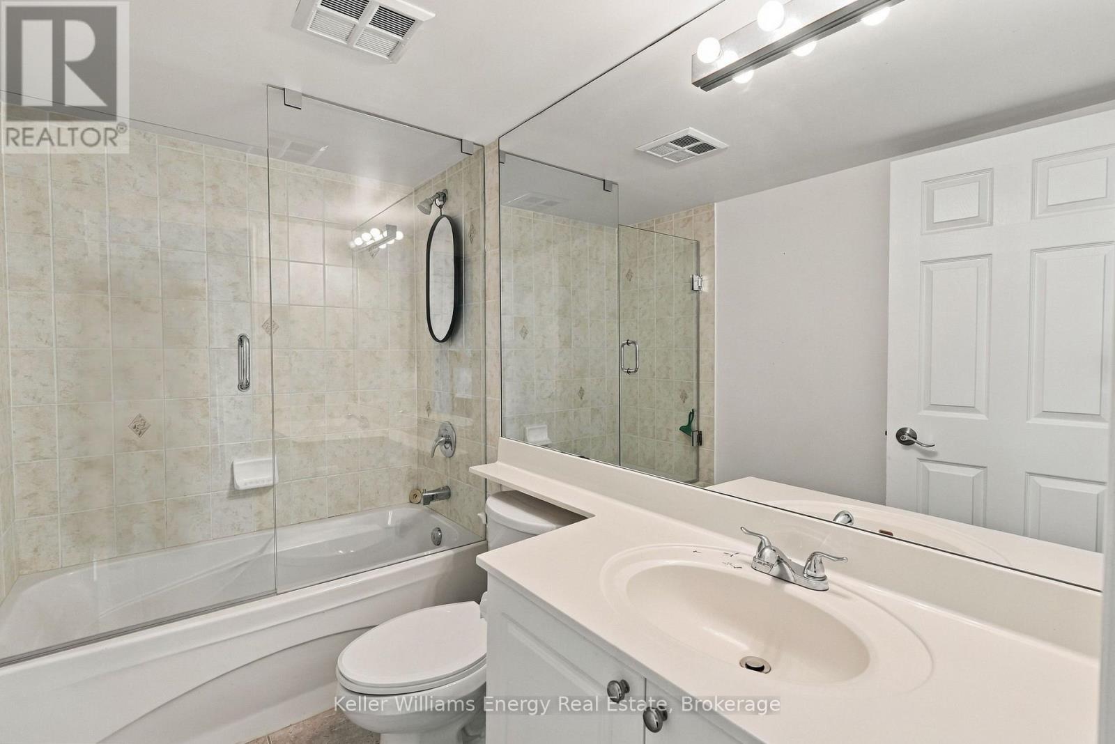 402 - 16 Dallimore Circle, Toronto (Banbury-Don Mills), Ontario  M3C 4C4 - Photo 12 - C13852436