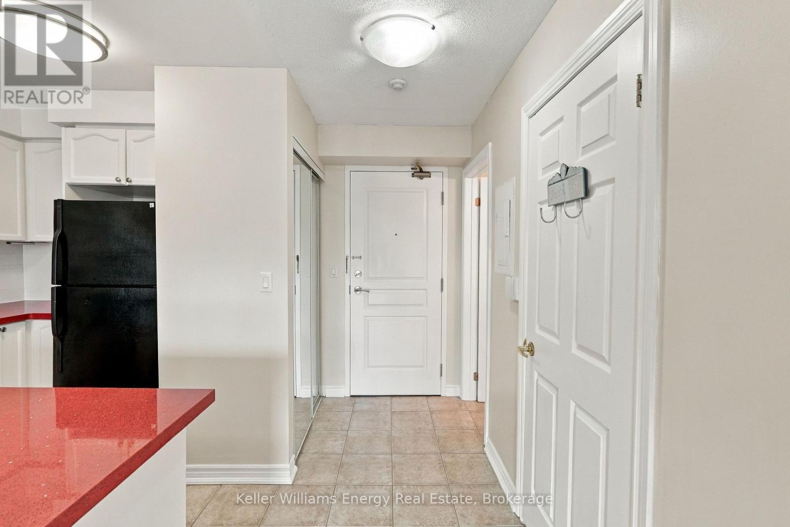 402 - 16 Dallimore Circle, Toronto (Banbury-Don Mills), Ontario  M3C 4C4 - Photo 4 - C13852436