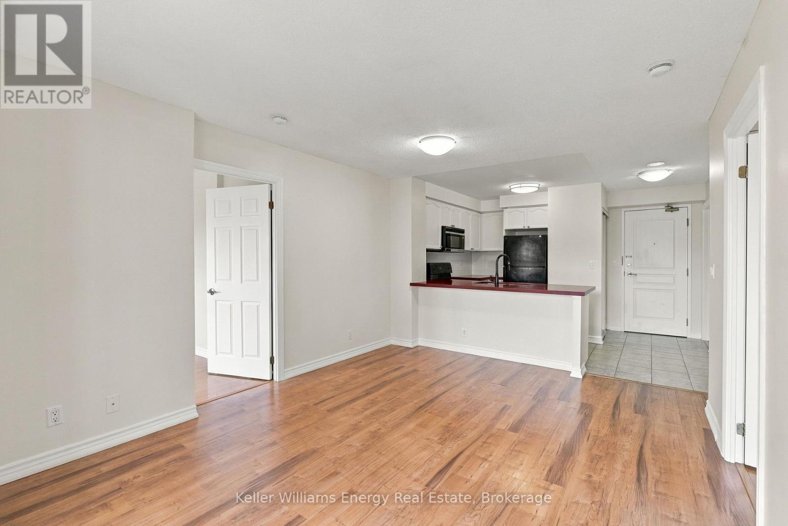 402 - 16 Dallimore Circle, Toronto (Banbury-Don Mills), Ontario  M3C 4C4 - Photo 6 - C13852436