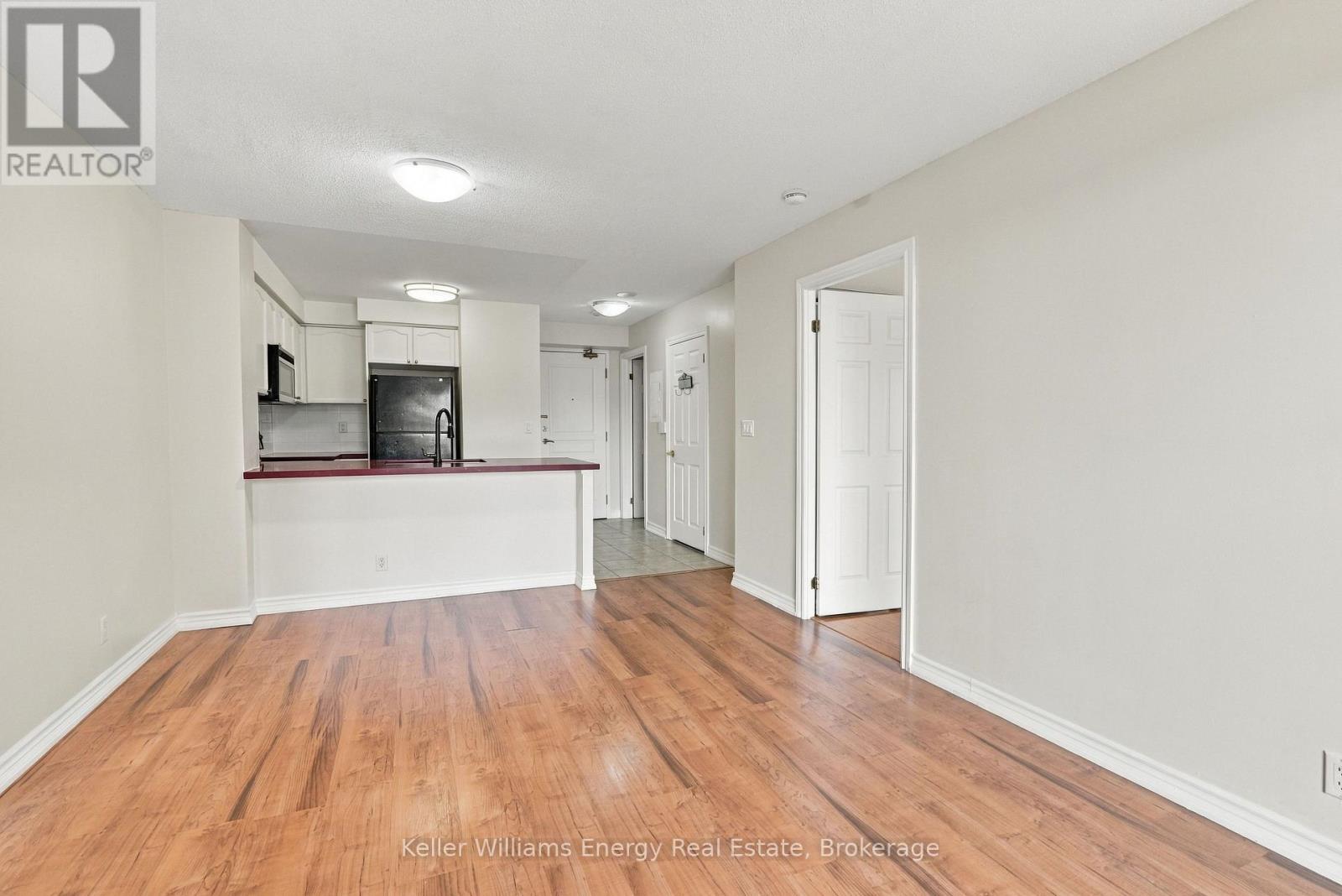 402 - 16 Dallimore Circle, Toronto (Banbury-Don Mills), Ontario  M3C 4C4 - Photo 7 - C13852436