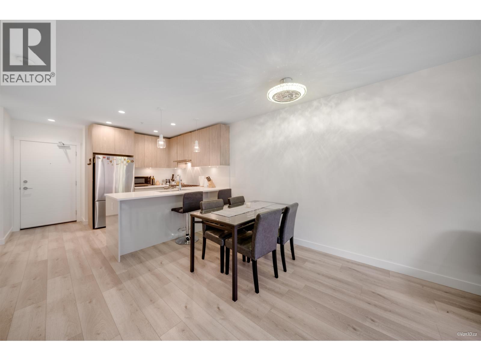 207 128 E 8th Street, North Vancouver, British Columbia V7L 1Y7 - Photo 5 - R3171376