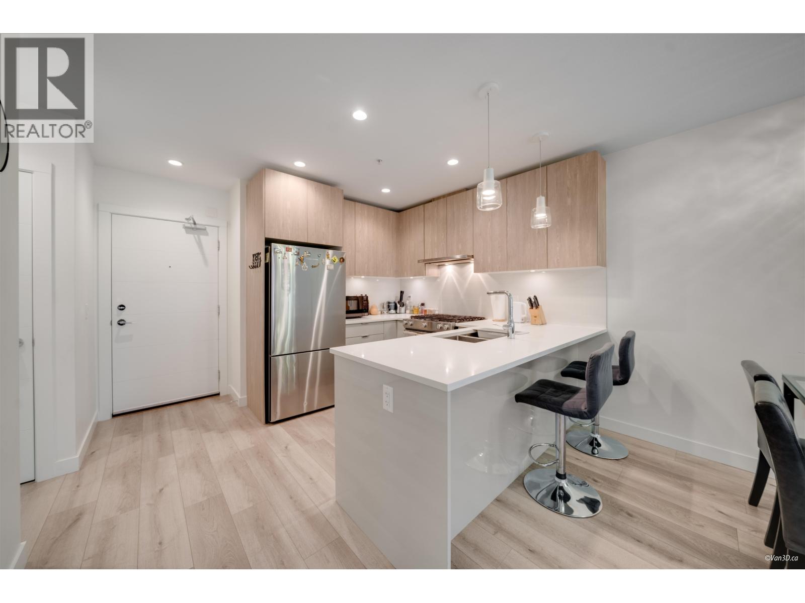207 128 E 8th Street, North Vancouver, British Columbia V7L 1Y7 - Photo 4 - R3171376