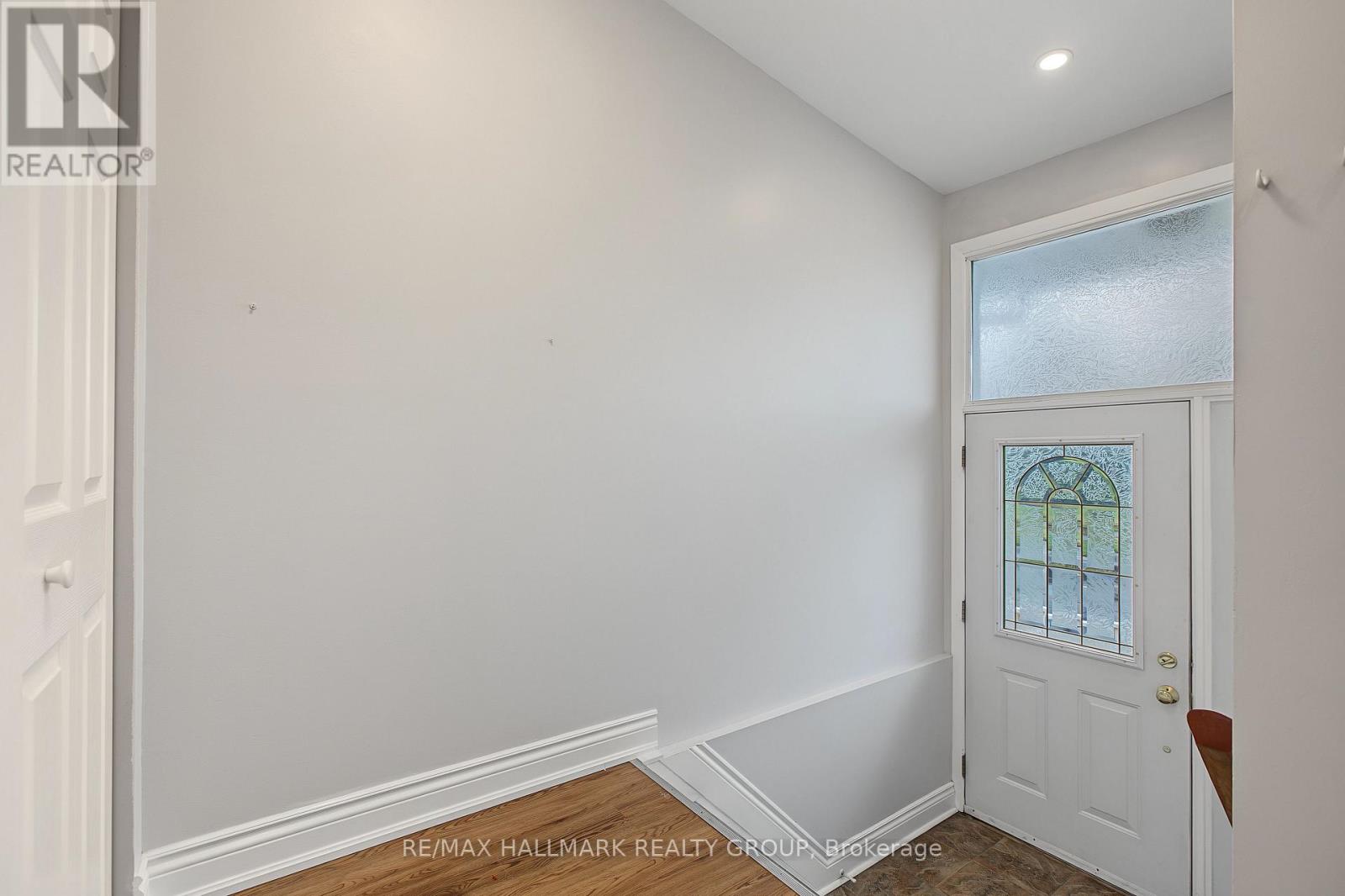 Unit A (Upper Unit) - 1135 Maitland Avenue, Ottawa, Ontario K2C 2B8 - Photo 3 - X13852380