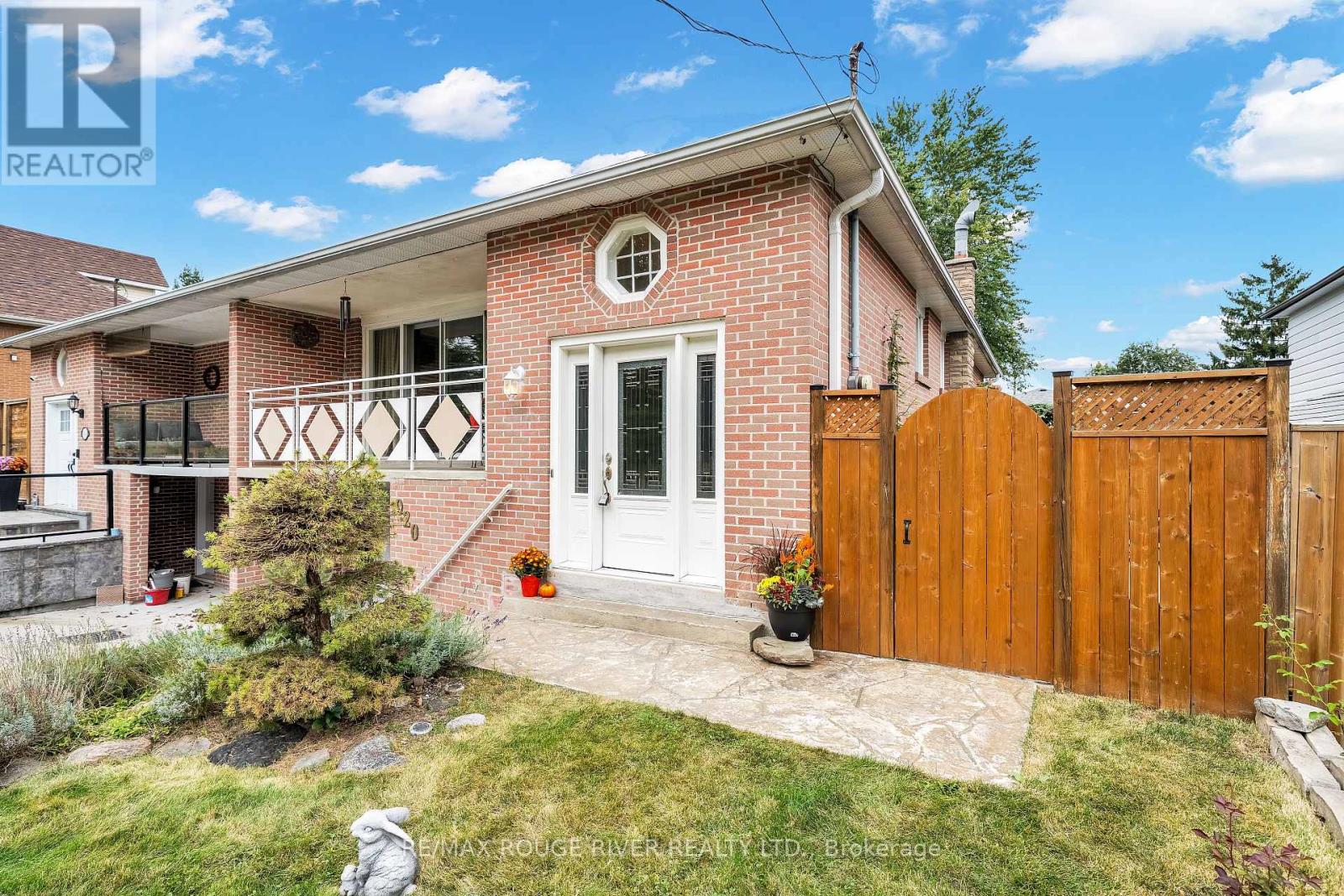 920 Sunrise Avenue, Pickering, Ontario  L1W 2G3 - Photo 3 - E13852342
