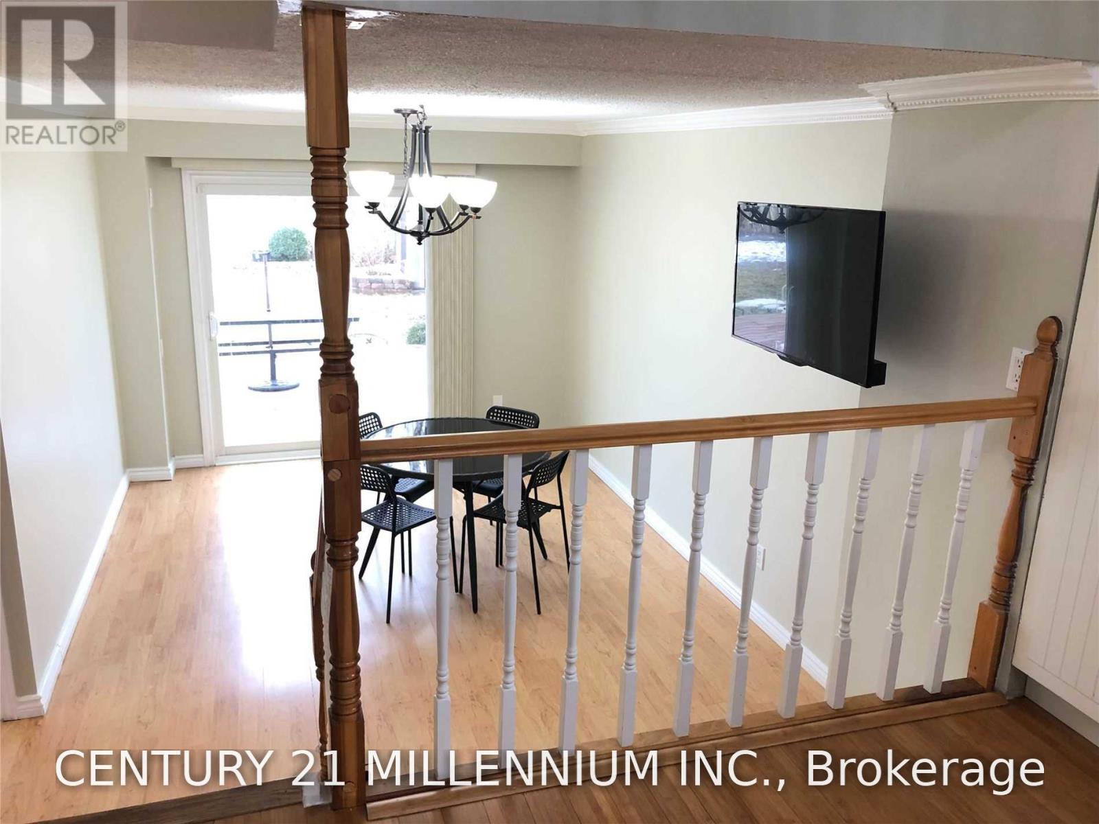 8 Sutherland Avenue, Brampton, Ontario  L6V 2H4 - Photo 13 - W13850914