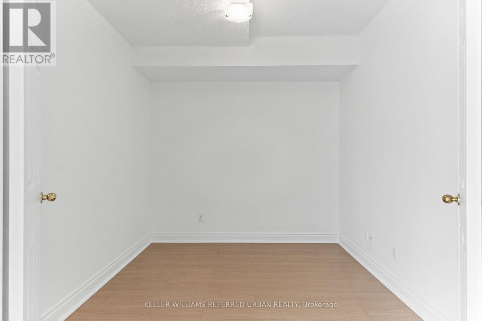 2016 - 3035 Finch Avenue W, Toronto, Ontario  M9M 0A3 - Photo 15 - W13851644