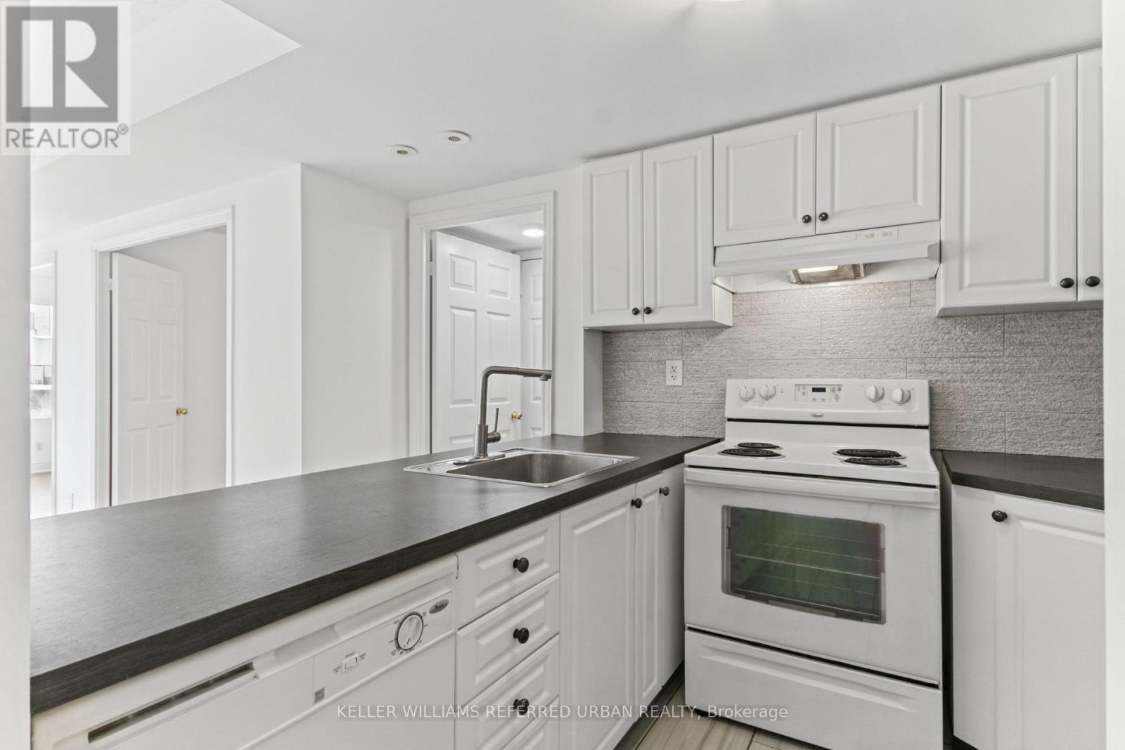 2016 - 3035 Finch Avenue W, Toronto, Ontario  M9M 0A3 - Photo 14 - W13851644