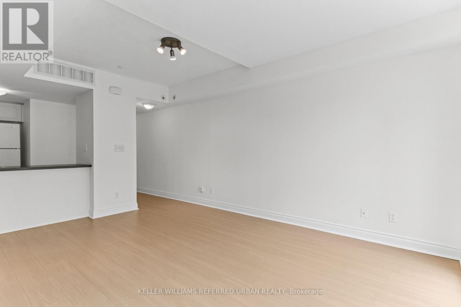 2016 - 3035 Finch Avenue W, Toronto, Ontario  M9M 0A3 - Photo 9 - W13851644