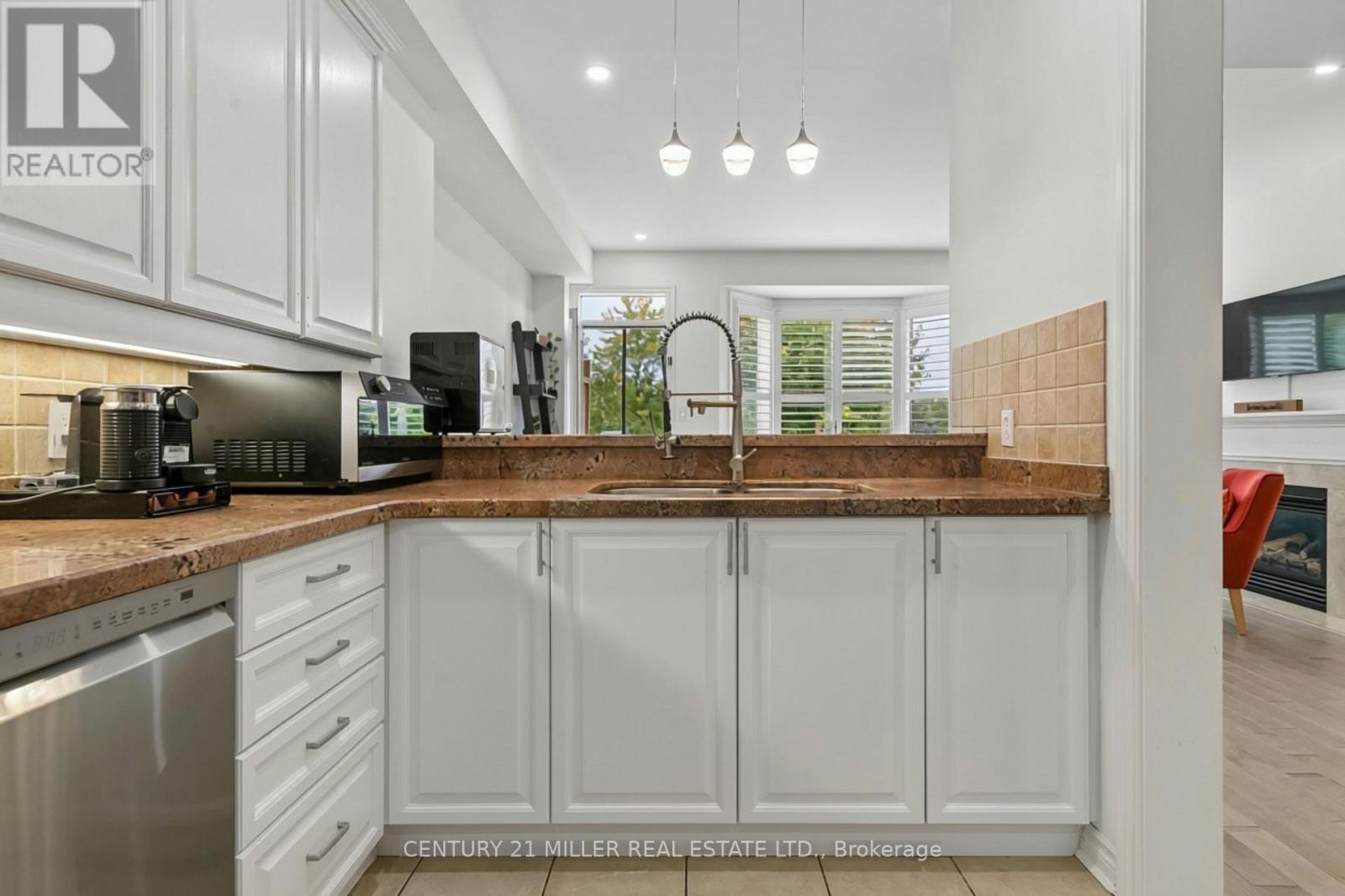 37 - 300 Ravineview Way, Oakville, Ontario  L6H 7J1 - Photo 12 - W13852396