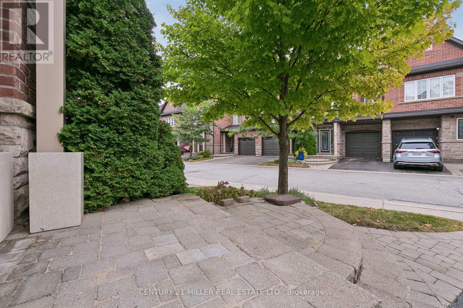 37 - 300 Ravineview Way, Oakville, Ontario  L6H 7J1 - Photo 3 - W13852396