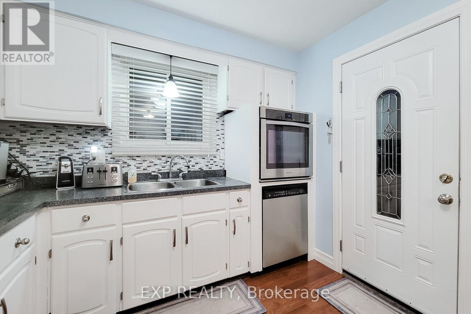 23 Tara Court, Hamilton, Ontario  L8K 6E5 - Photo 20 - X13852336