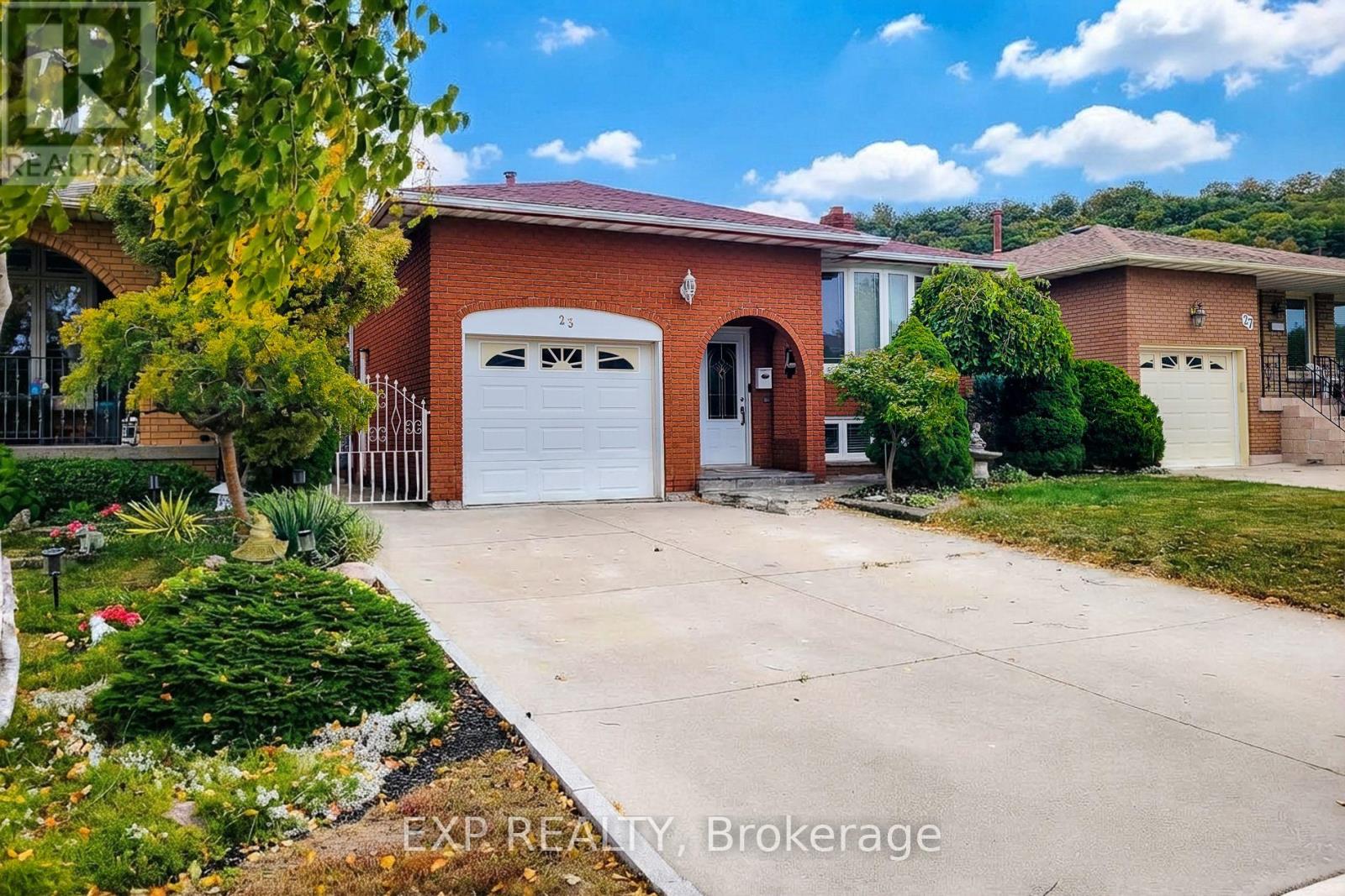 23 Tara Court, Hamilton, Ontario  L8K 6E5 - Photo 3 - X13852336
