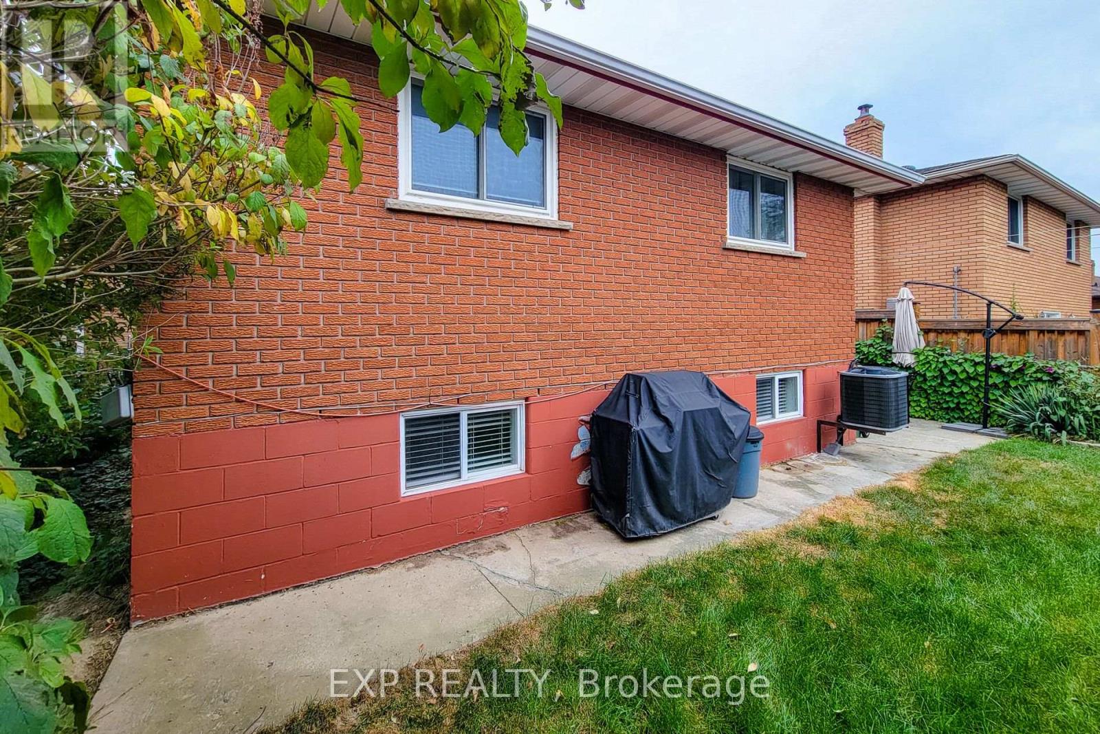 23 Tara Court, Hamilton, Ontario  L8K 6E5 - Photo 5 - X13852336
