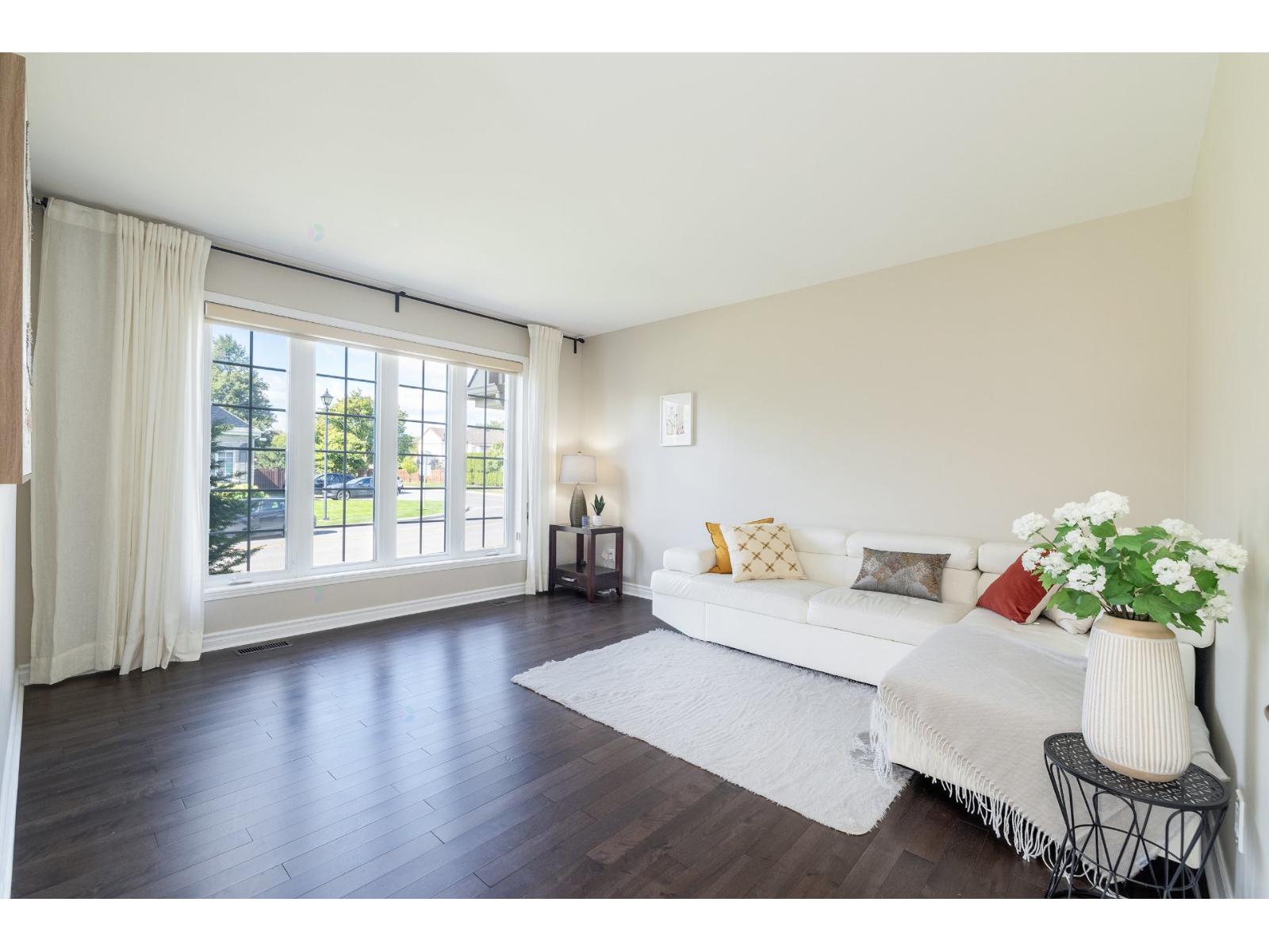 43 Rue des Lilas Kirkland Quebec Canada H9J4A8 5