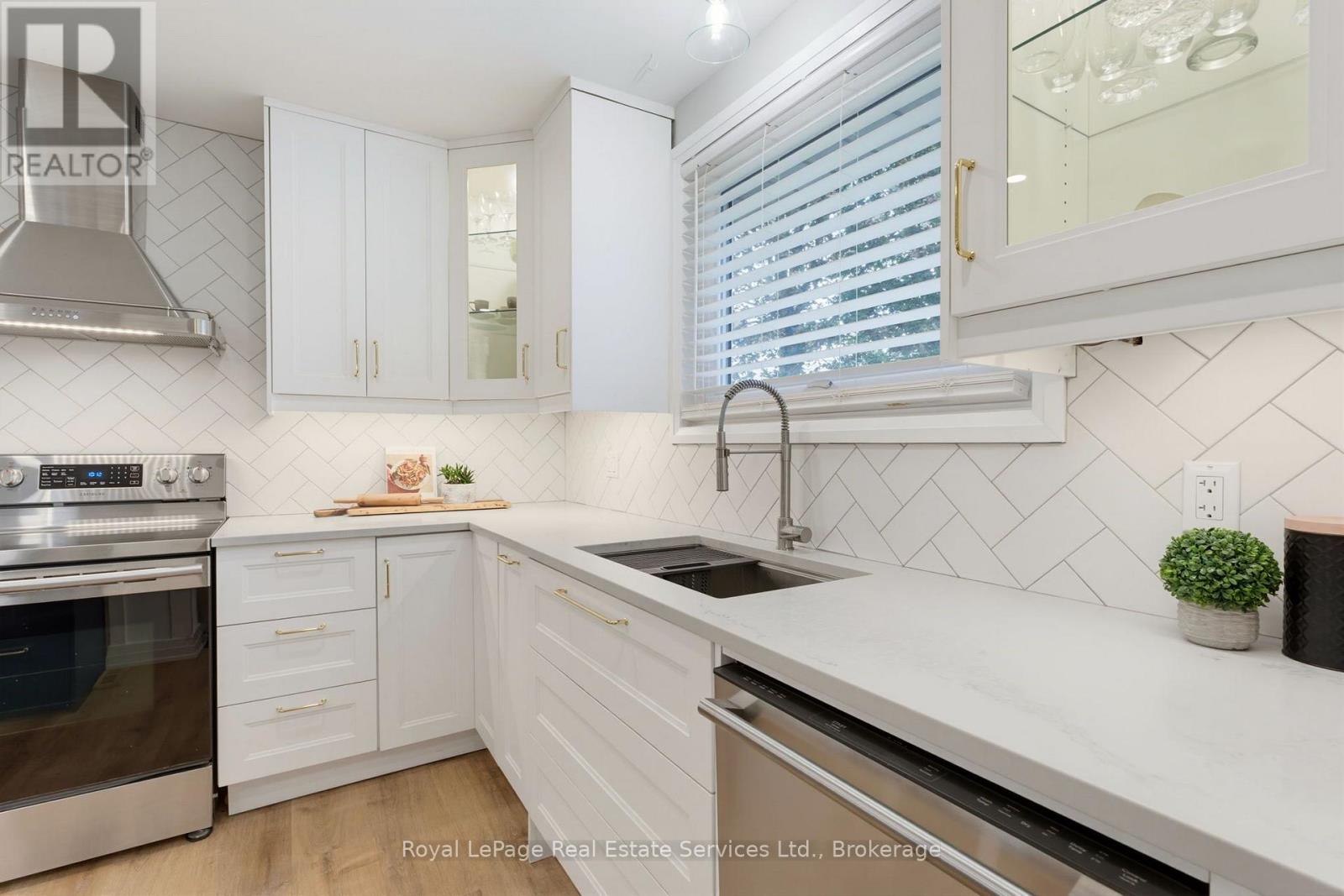 539 Galway Drive, Burlington, Ontario  L7L 2S6 - Photo 9 - W13851862
