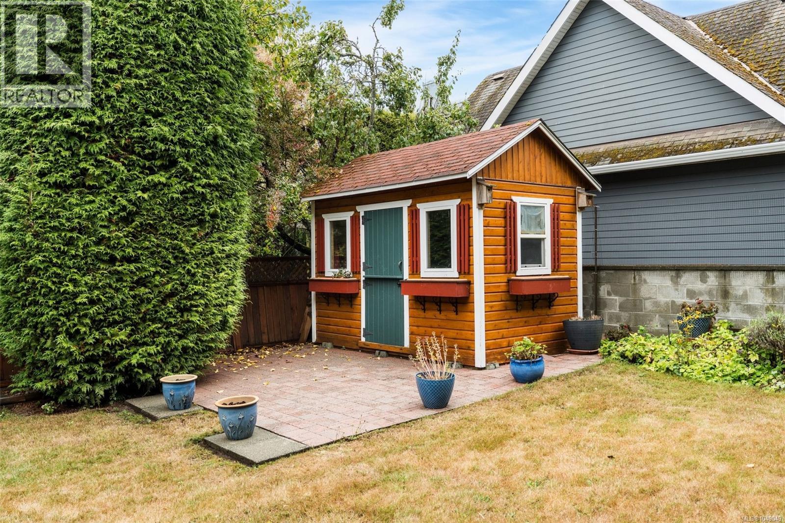 103 Bushby St