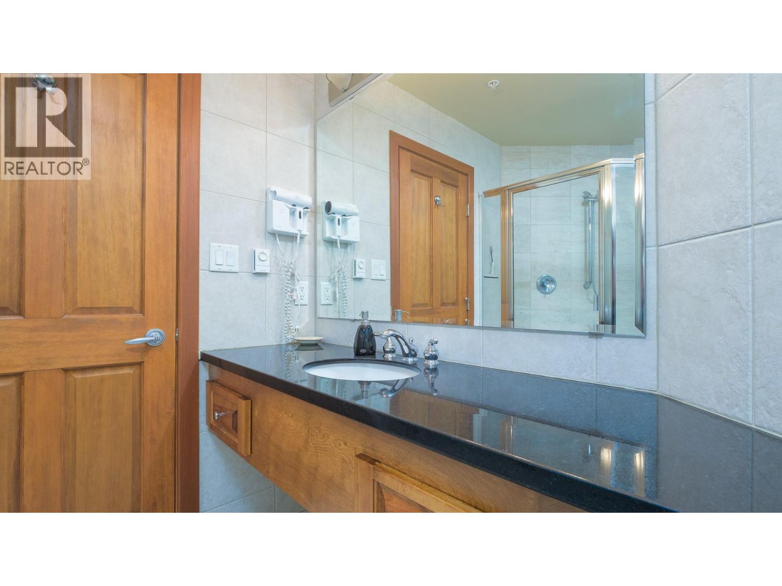 1008 Olaus Way Unit# 2, Rossland, British Columbia  V0G 1Y0 - Photo 17 - 10402138
