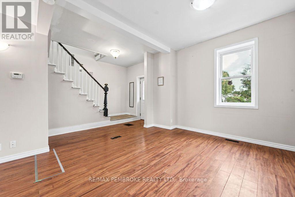 459 Somerset Street, Pembroke, Ontario  K8A 4C5 - Photo 8 - X13852444