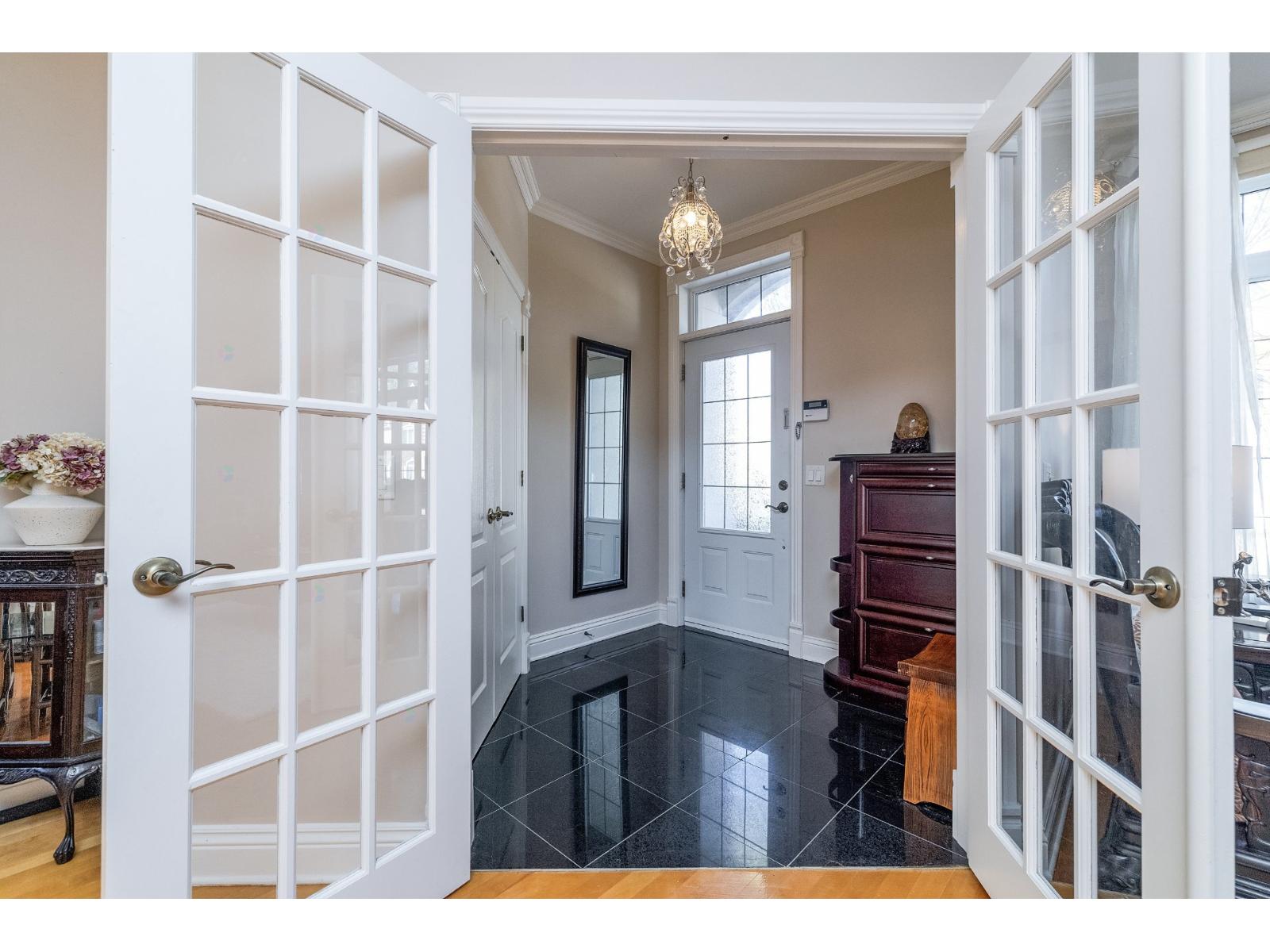 18 Rue des Parulines Montréal (Verdun/Île-des-Soeurs) Quebec Canada H3E2C2 5