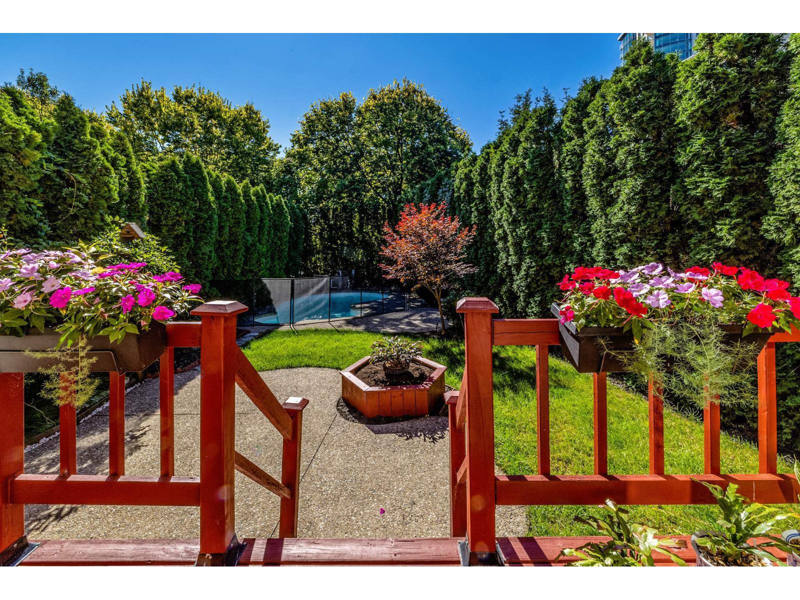 18 Rue des Parulines Montréal (Verdun/Île-des-Soeurs) Quebec Canada H3E2C2 4