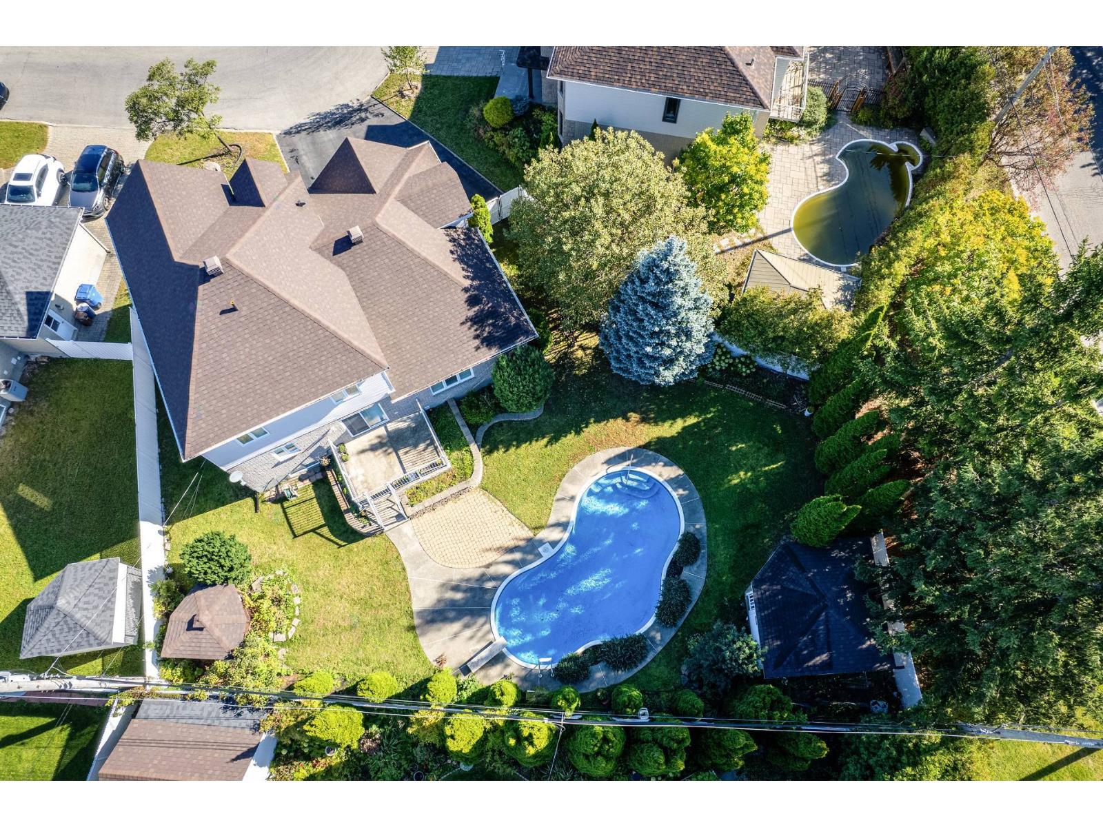 6 Place du Chardonnay Kirkland Quebec Canada H9H5J3 2