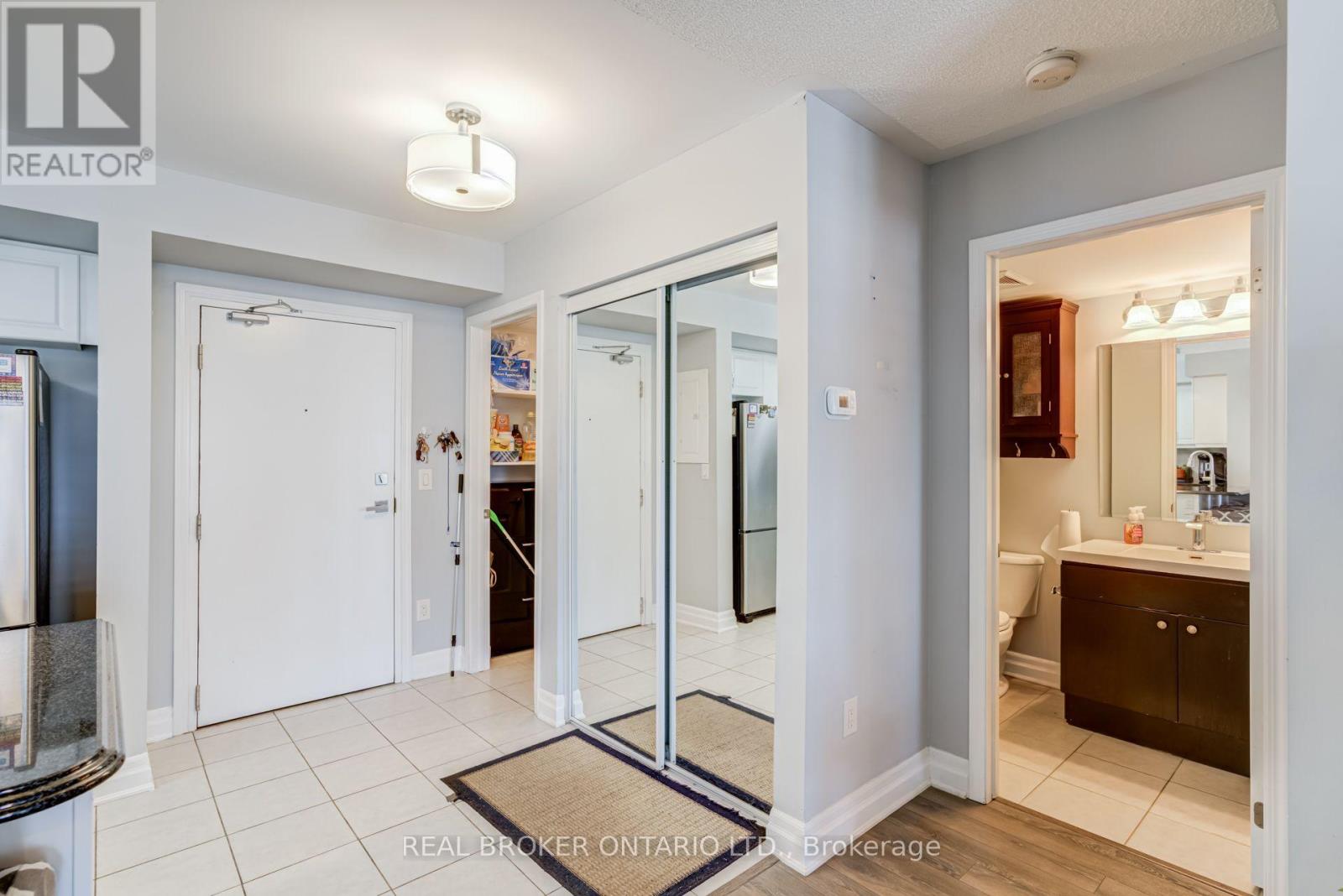 105 - 1045 Nadalin Heights, Milton, Ontario  L9T 8R5 - Photo 4 - W13852458