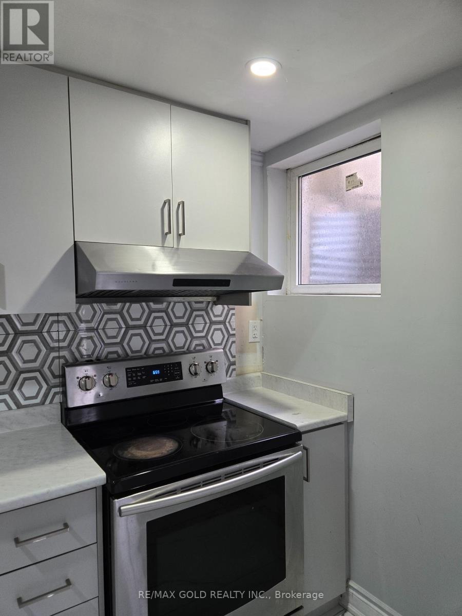 18 Markham Street, Brampton, Ontario  L6S 2X7 - Photo 3 - W13830946