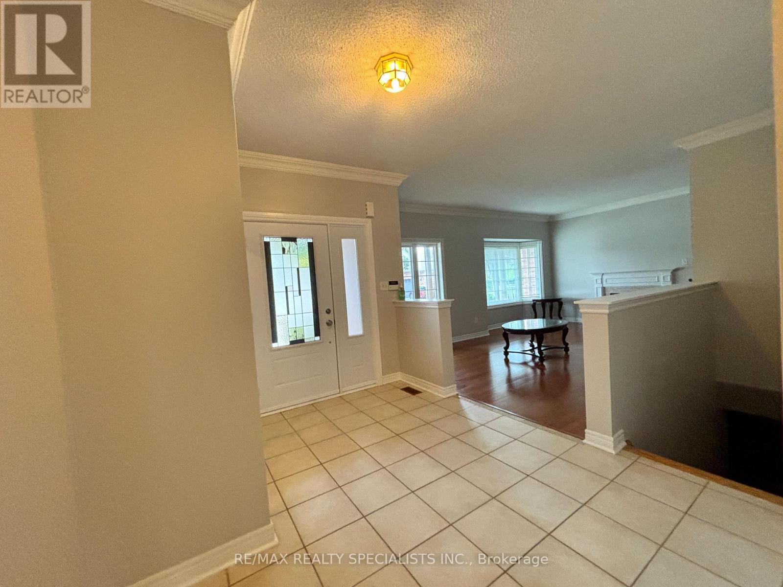 8 Yorkwood Trail, Brampton, Ontario  L6R 3J3 - Photo 2 - W13852314