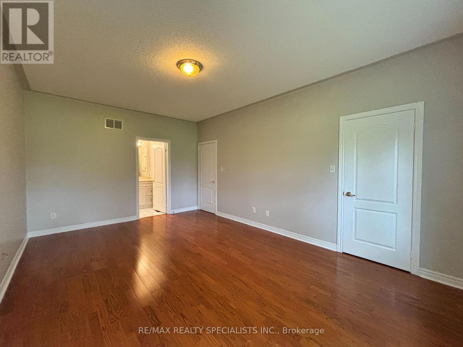8 Yorkwood Trail, Brampton, Ontario  L6R 3J3 - Photo 15 - W13852314